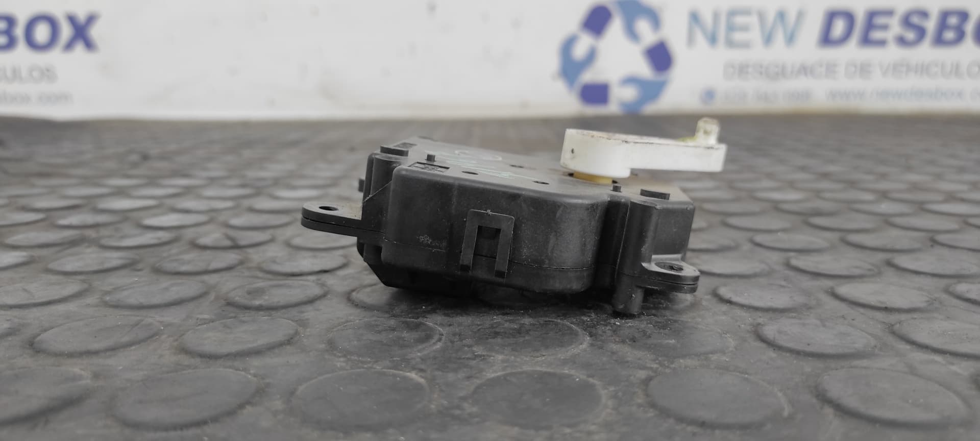 Recambio de MOTOR APERTURA TRAMPILLAS CLIMATIZADOR para MAZDA 5 BERL. (CR) 1.8 Active L823 referencia OEM IAM HB601BA6R01   - GRIS 4