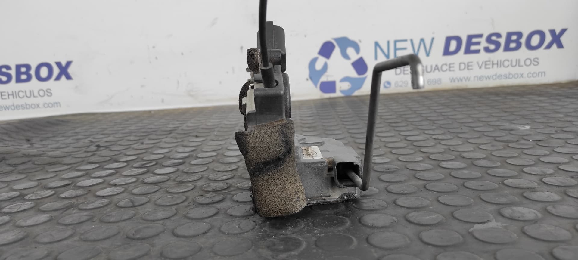 Recambio de CERRADURA PUERTA DELANTERA DERECHA para MAZDA 5 BERL. (CR) 1.8 Active L823 referencia OEM IAM B82B84R   - GRIS 2