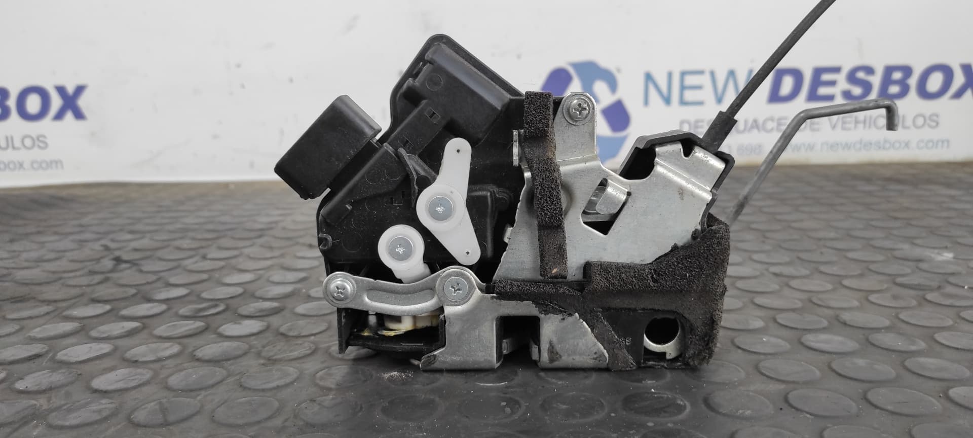 Recambio de CERRADURA PUERTA DELANTERA DERECHA para MAZDA 5 BERL. (CR) 1.8 Active L823 referencia OEM IAM B82B84R   - GRIS 5