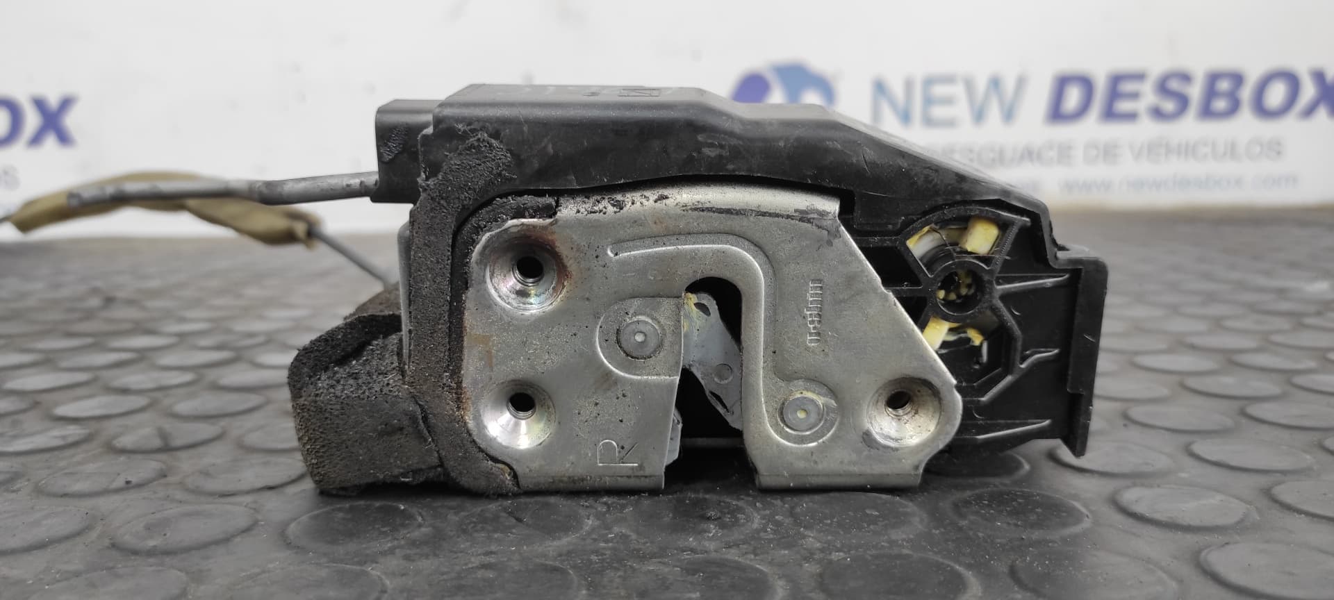 Recambio de CERRADURA PUERTA DELANTERA DERECHA para MAZDA 5 BERL. (CR) 1.8 Active L823 referencia OEM IAM B82B84R   - GRIS 3