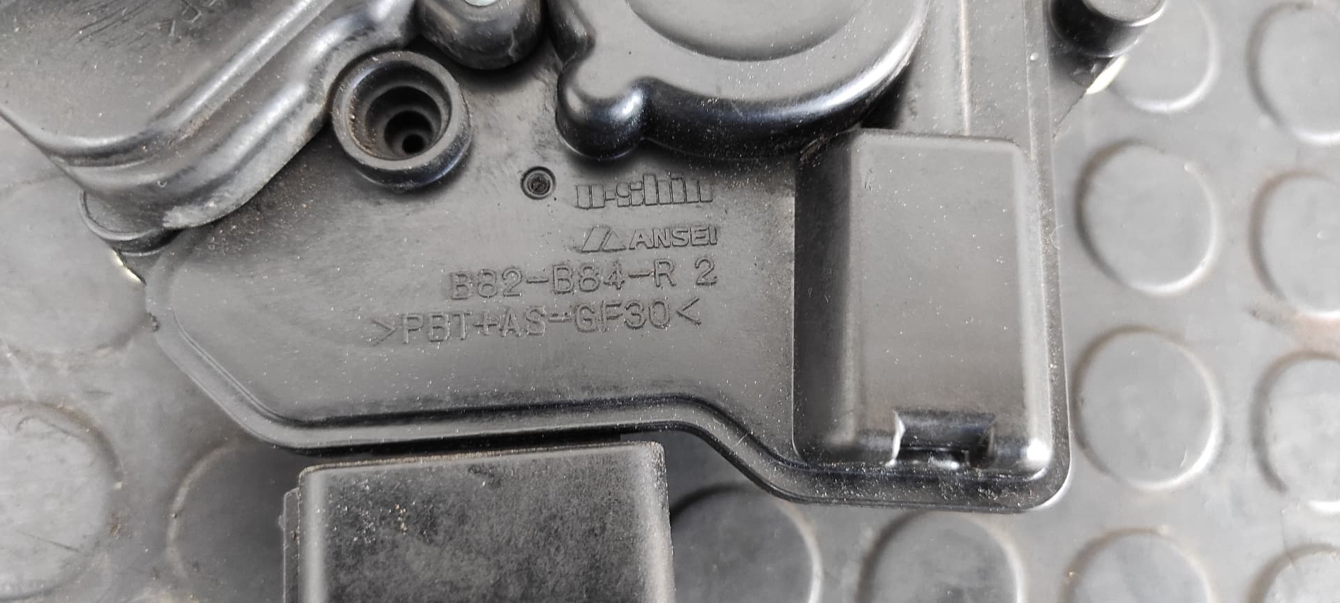 Recambio de CERRADURA PUERTA DELANTERA DERECHA para MAZDA 5 BERL. (CR) 1.8 Active L823 referencia OEM IAM B82B84R   - GRIS 6