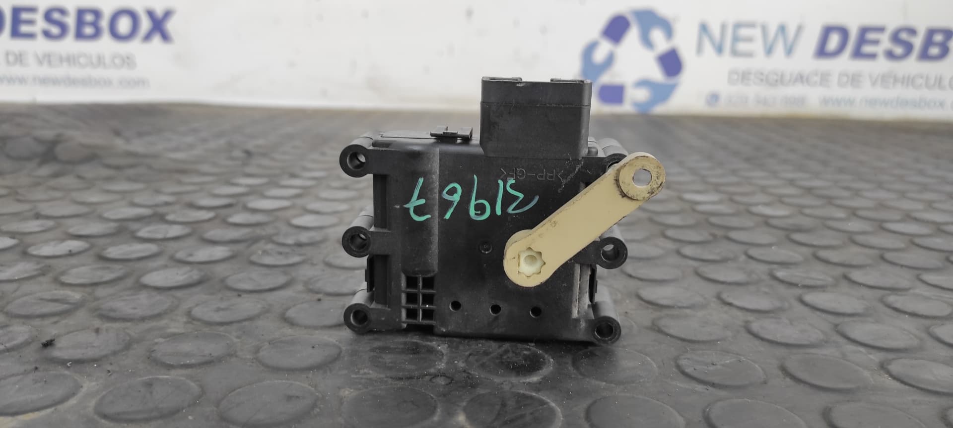 Recambio de MOTOR APERTURA TRAMPILLAS CLIMATIZADOR para MAZDA 5 BERL. (CR) 1.8 Active L823 referencia OEM IAM 7616F   - GRIS 4