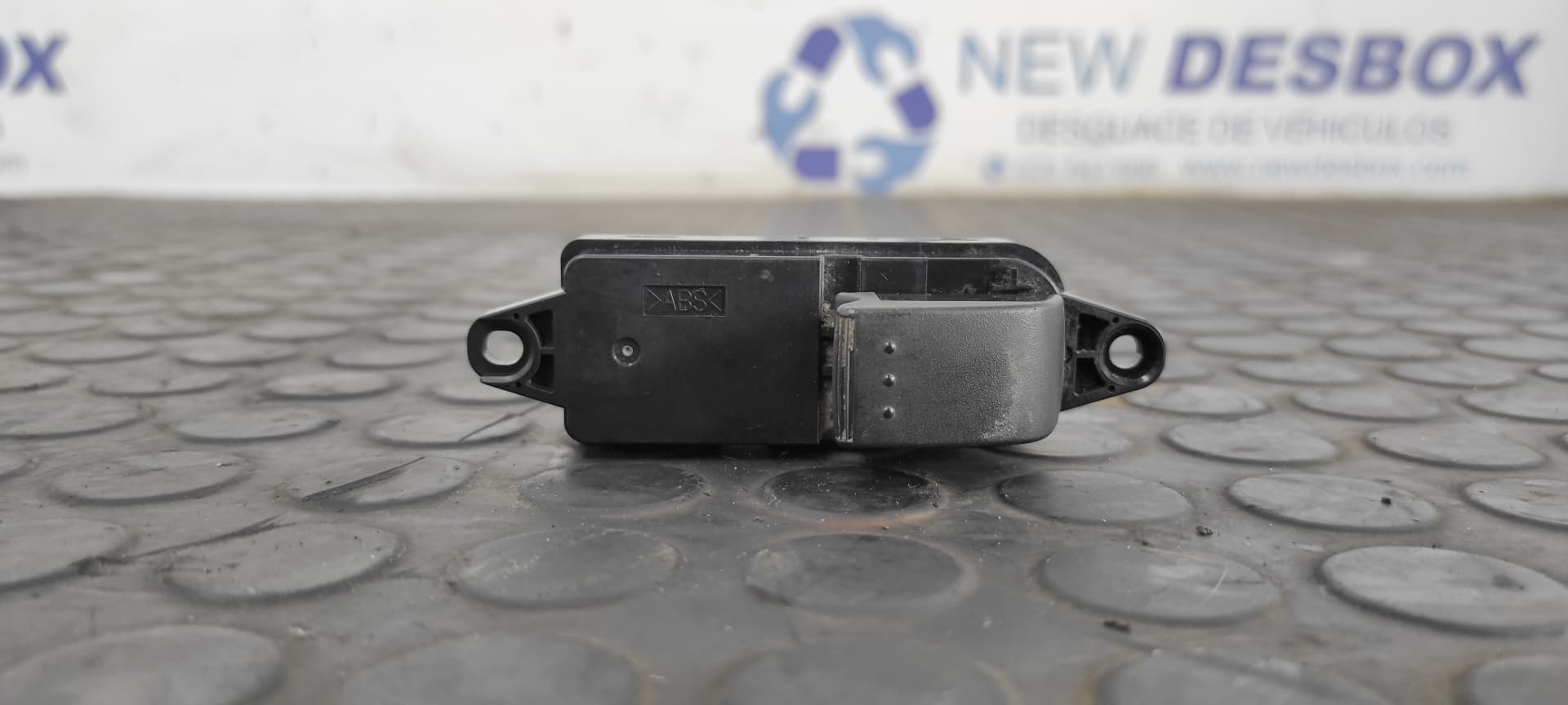 Recambio de MANDO ELEVALUNAS DELANTERO DERECHO para MAZDA 5 BERL. (CR) 1.8 Active L823 referencia OEM IAM CC3366370A - GRIS