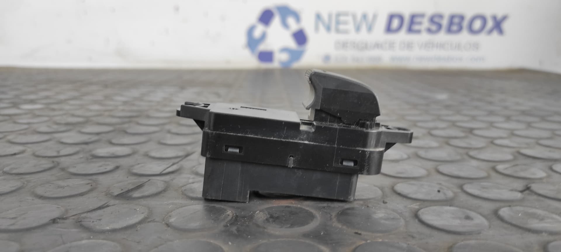 Recambio de MANDO ELEVALUNAS DELANTERO DERECHO para MAZDA 5 BERL. (CR) 1.8 Active L823 referencia OEM IAM CC3366370A   - GRIS 4