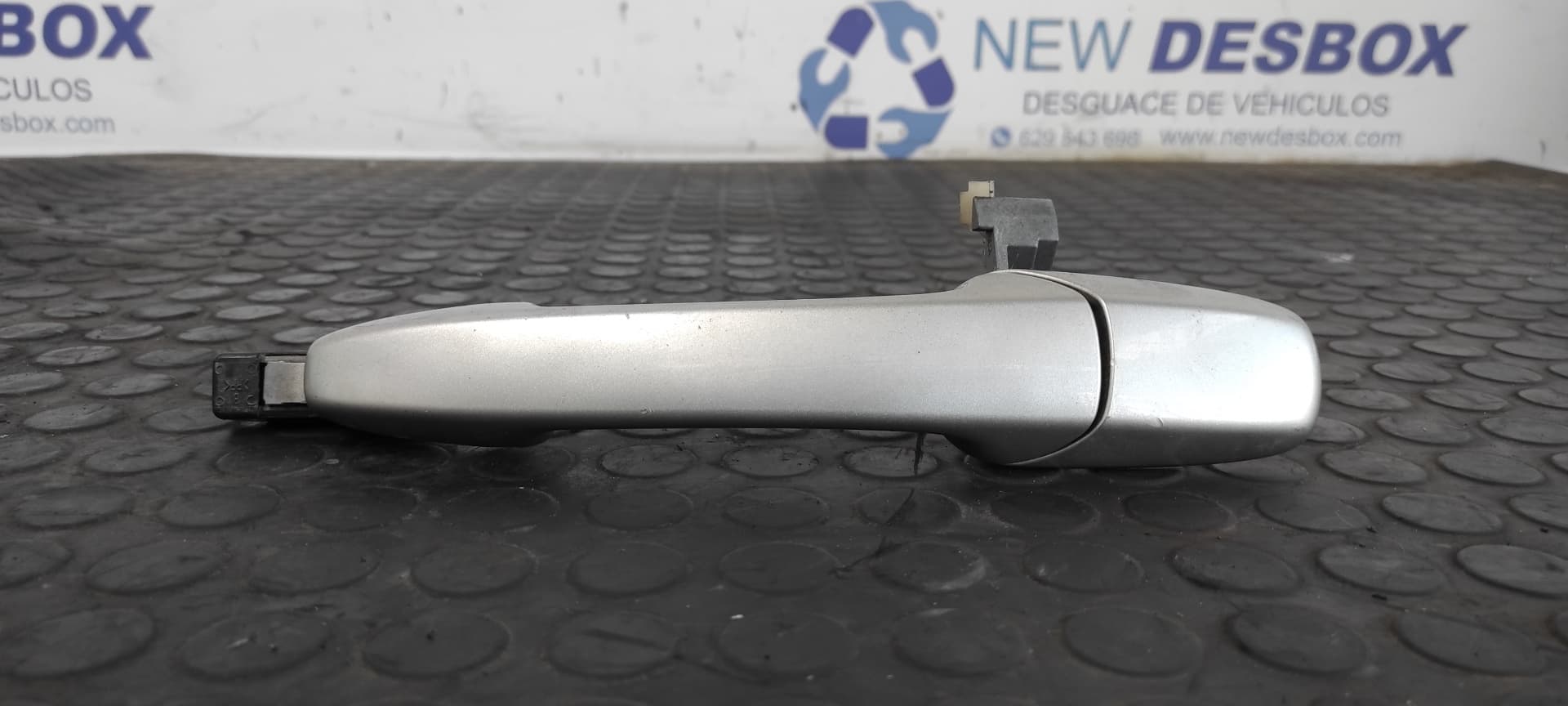 Recambio de MANETA DELANTERA IZQUIERDA para MAZDA 5 BERL. (CR) 1.8 Active L823 referencia OEM IAM - GRIS