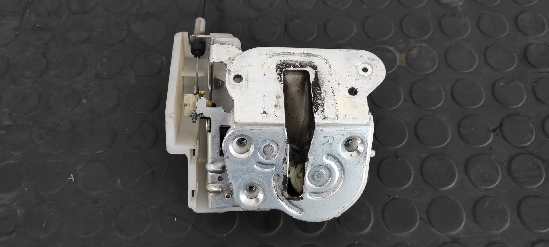 Recambio de CERRADURA PUERTA TRASERA DERECHA para MAZDA 5 BERL. (CR) 1.8 Active L823 referencia OEM IAM    - GRIS 3