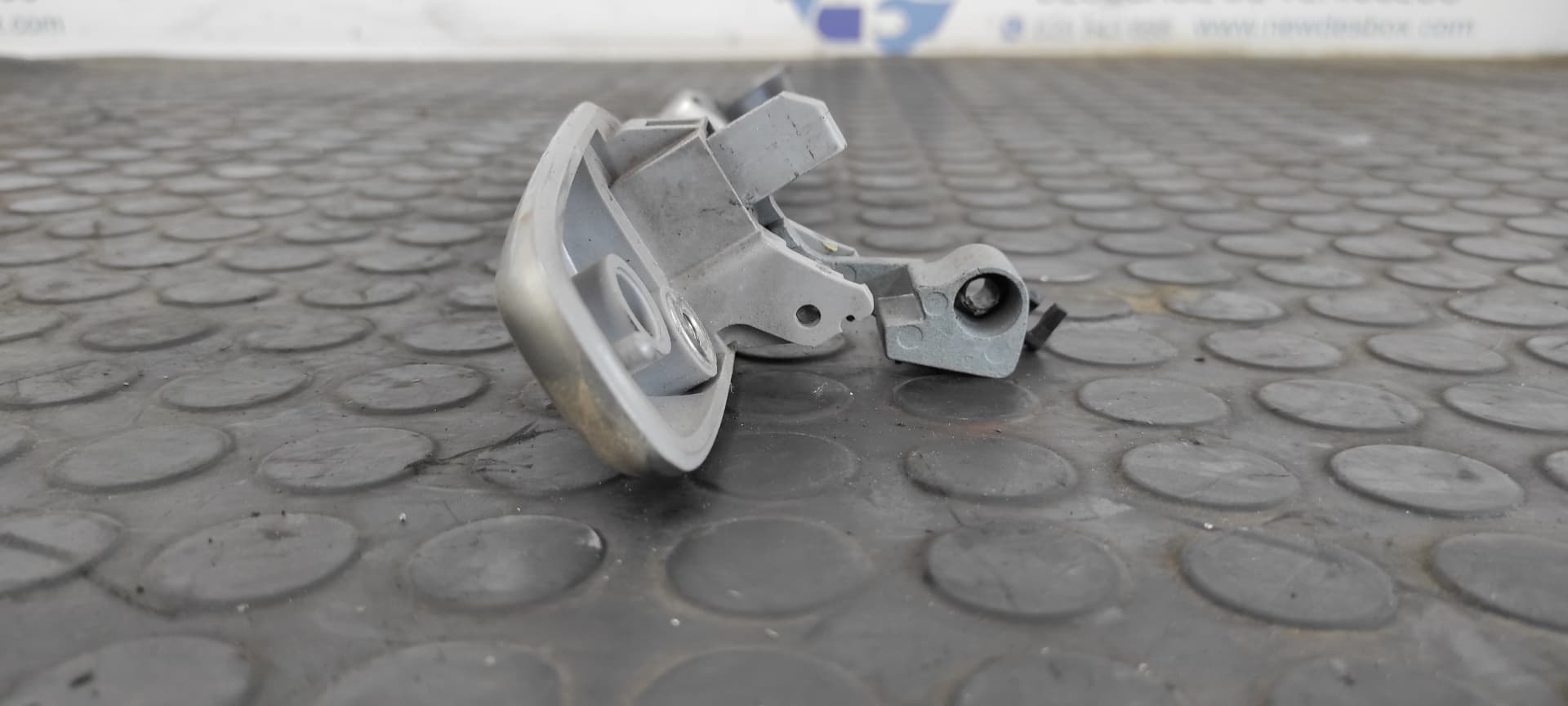Recambio de MANETA DELANTERA DERECHA para MAZDA 5 BERL. (CR) 1.8 Active L823 referencia OEM IAM    - GRIS 4