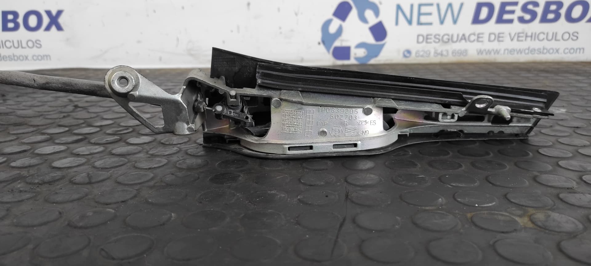 Recambio de MANETA TRASERA DERECHA para SEAT LEON (1P1) 1.9 TDI BXF referencia OEM IAM 1P0839206   - BLANCO 5