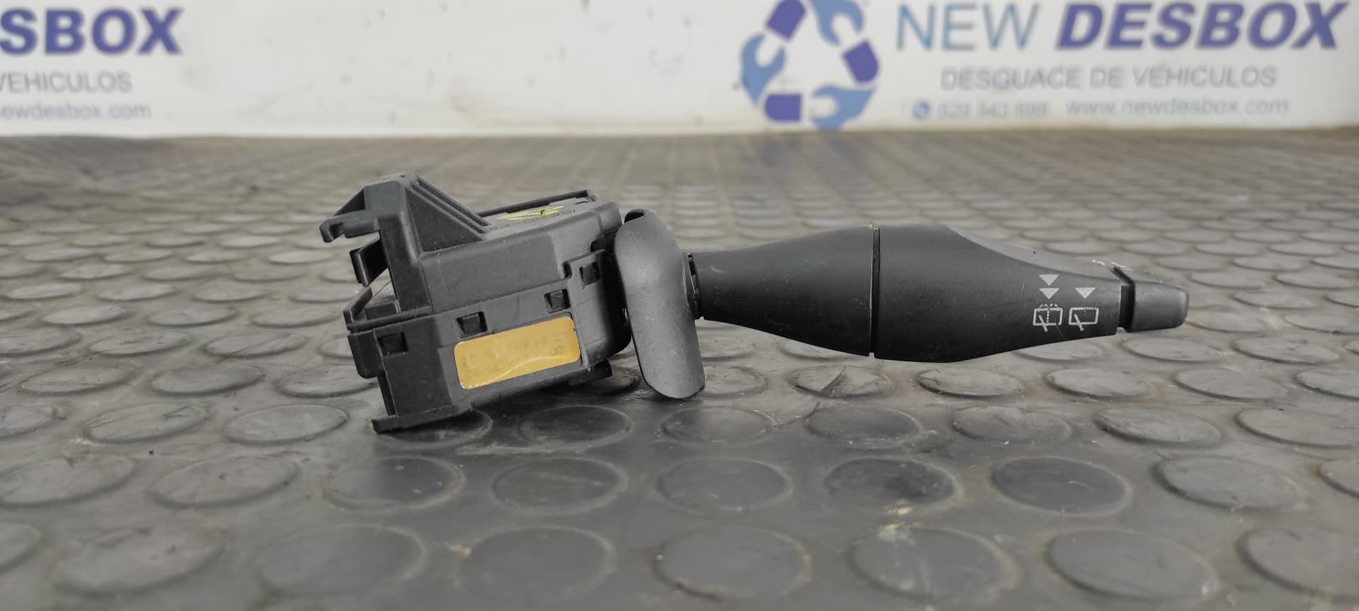 Recambio de MANDO LIMPIA para FORD FOCUS BERLINA (CAK) referencia OEM IAM D0XFA 5
