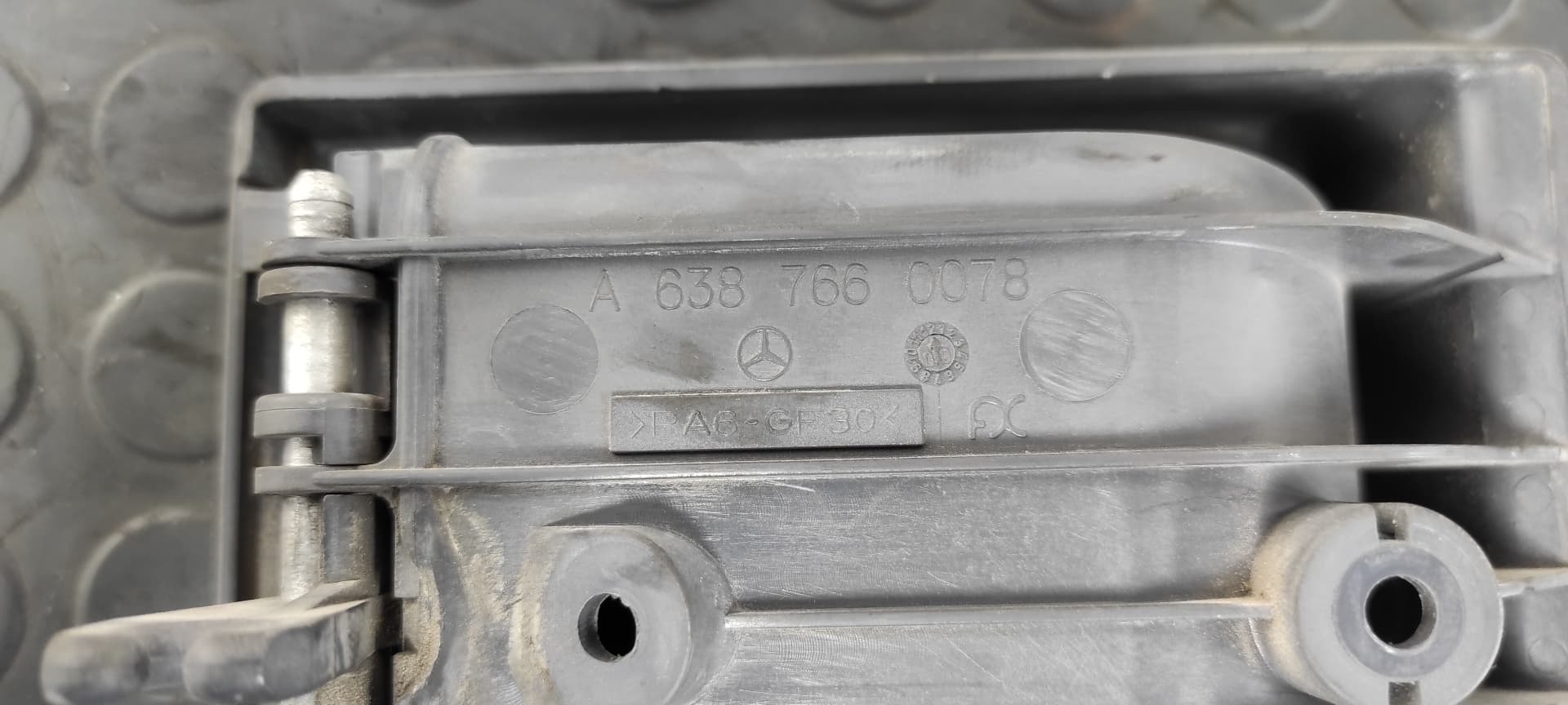 Recambio de MANETA INTERIOR TRASERA DERECHA para MERCEDES-BENZ VITO (W638) COMBI 110 D Euro 2   (638.174) 911 referencia OEM IAM A6387660078   - ROJO 3