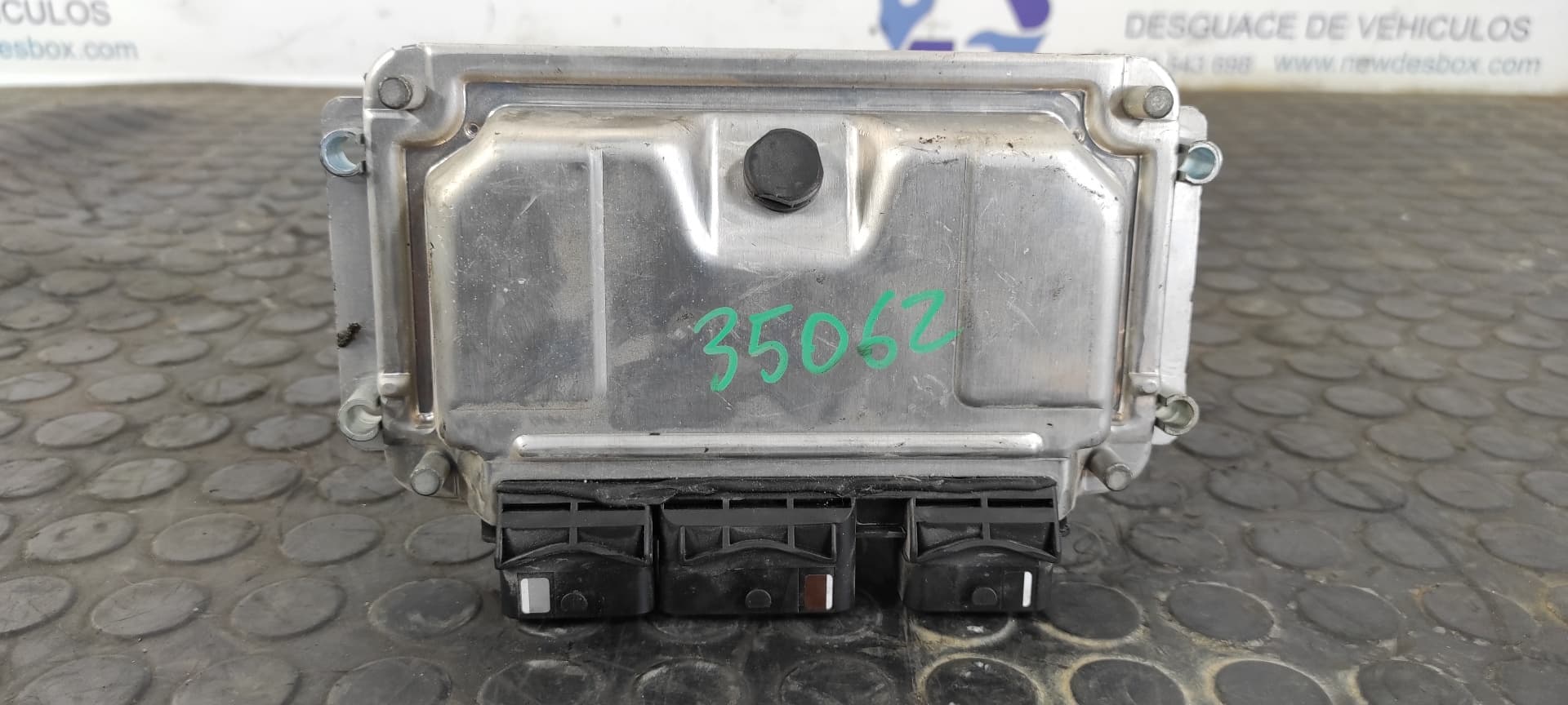 Recambio de CENTRALITA MOTOR UCE para CITROEN C2 NFU referencia OEM IAM 9657498880   - PLATA 3