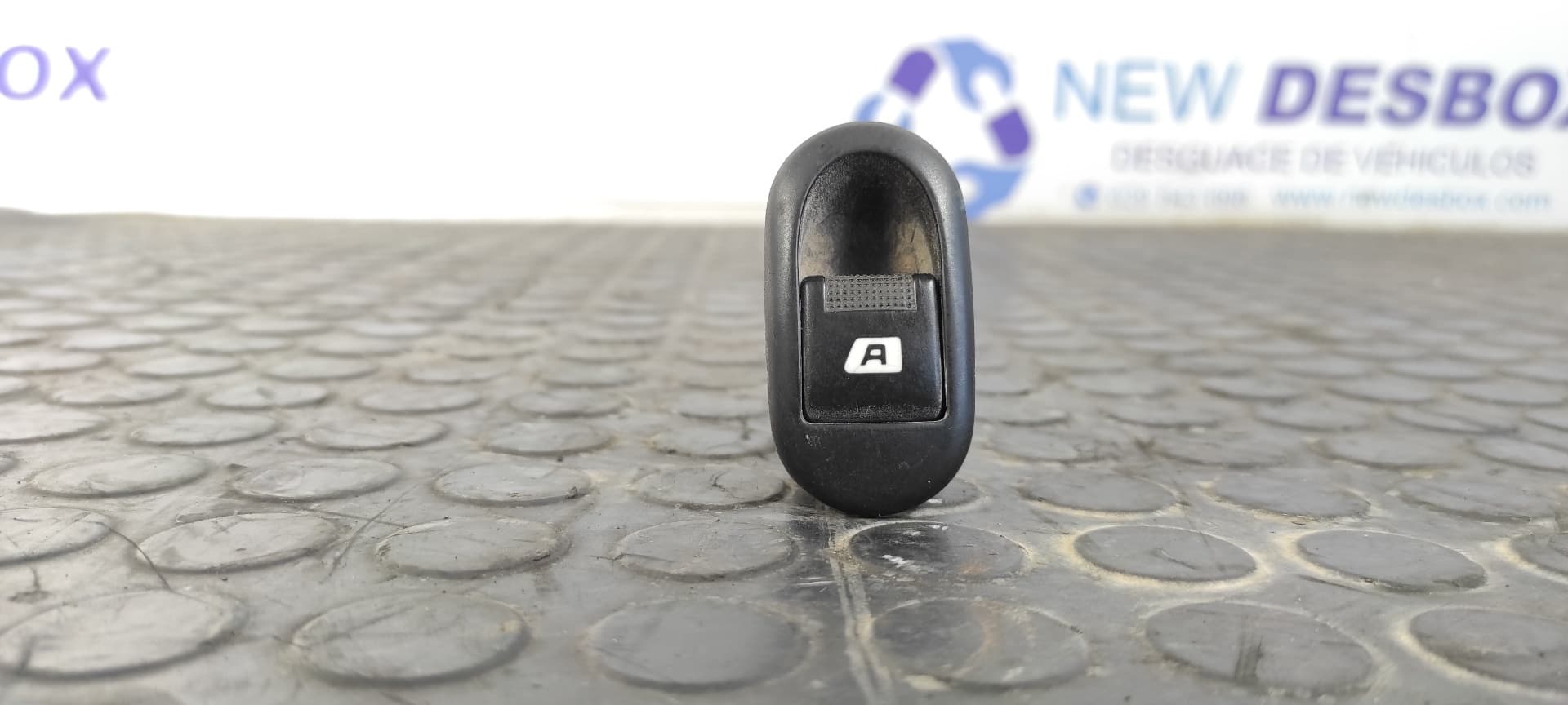 Recambio de MANDO ELEVALUNAS DELANTERO IZQUIERDO para CITROEN C2 by Loeb NFU referencia OEM IAM 96401469XT   - PLATA