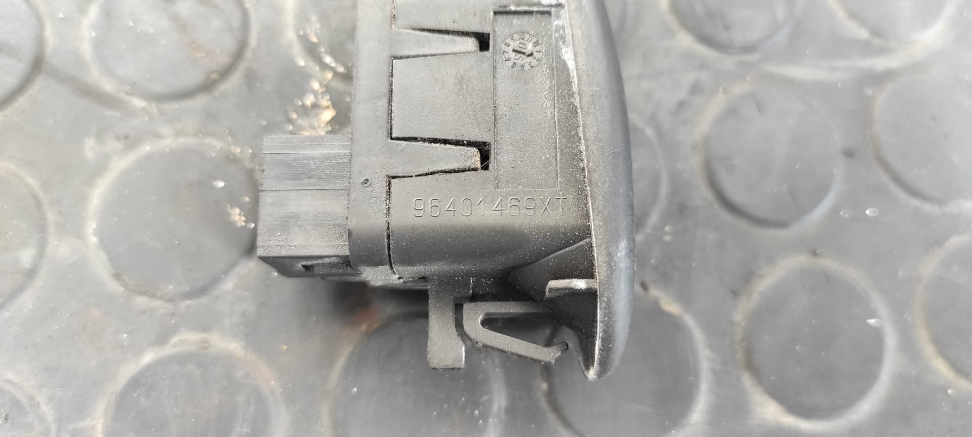 Recambio de MANDO ELEVALUNAS DELANTERO IZQUIERDO para CITROEN C2 by Loeb NFU referencia OEM IAM 96401469XT   - PLATA 2