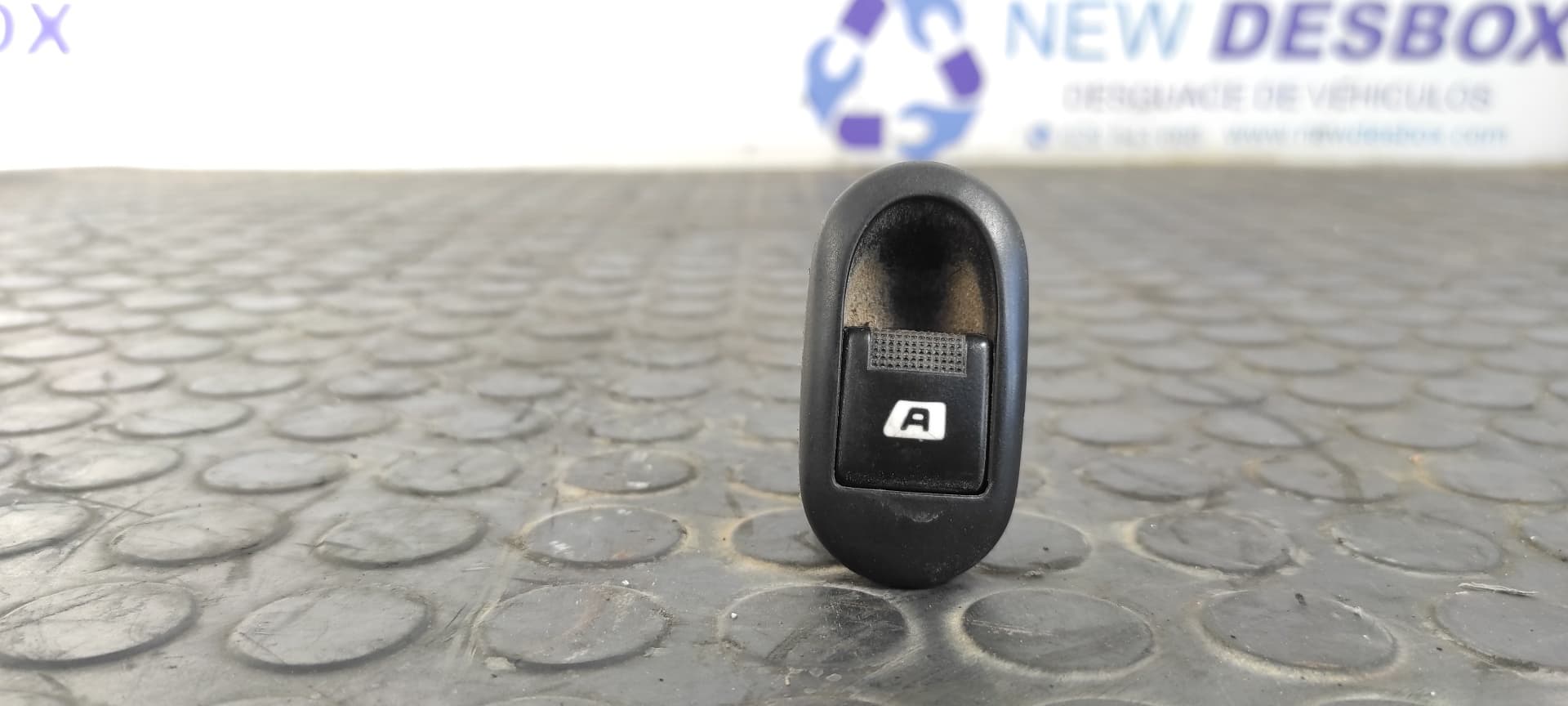 Recambio de MANDO ELEVALUNAS DELANTERO DERECHO para CITROEN C2 by Loeb NFU referencia OEM IAM 96401469XT   - PLATA