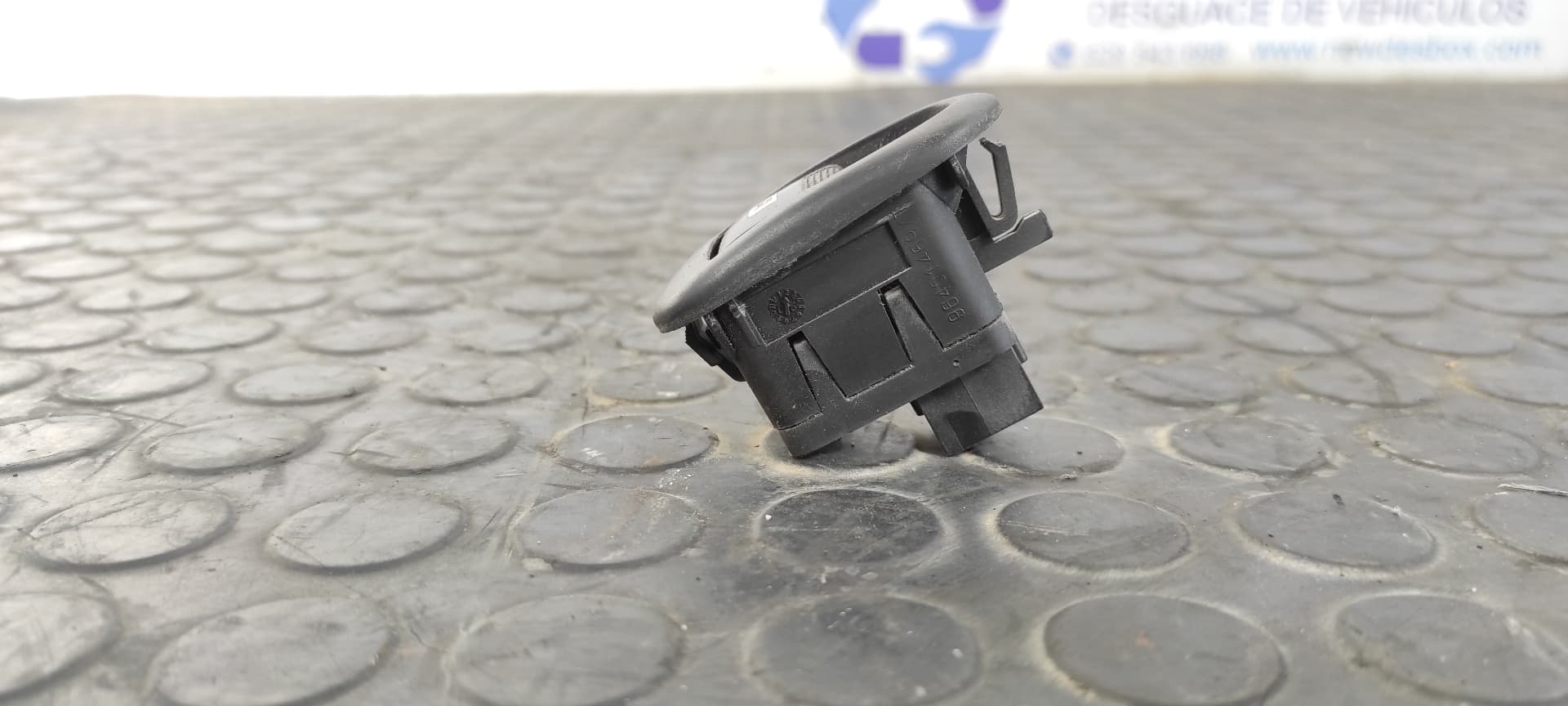 Recambio de MANDO ELEVALUNAS DELANTERO DERECHO para CITROEN C2 by Loeb NFU referencia OEM IAM 96401469XT   - PLATA 3