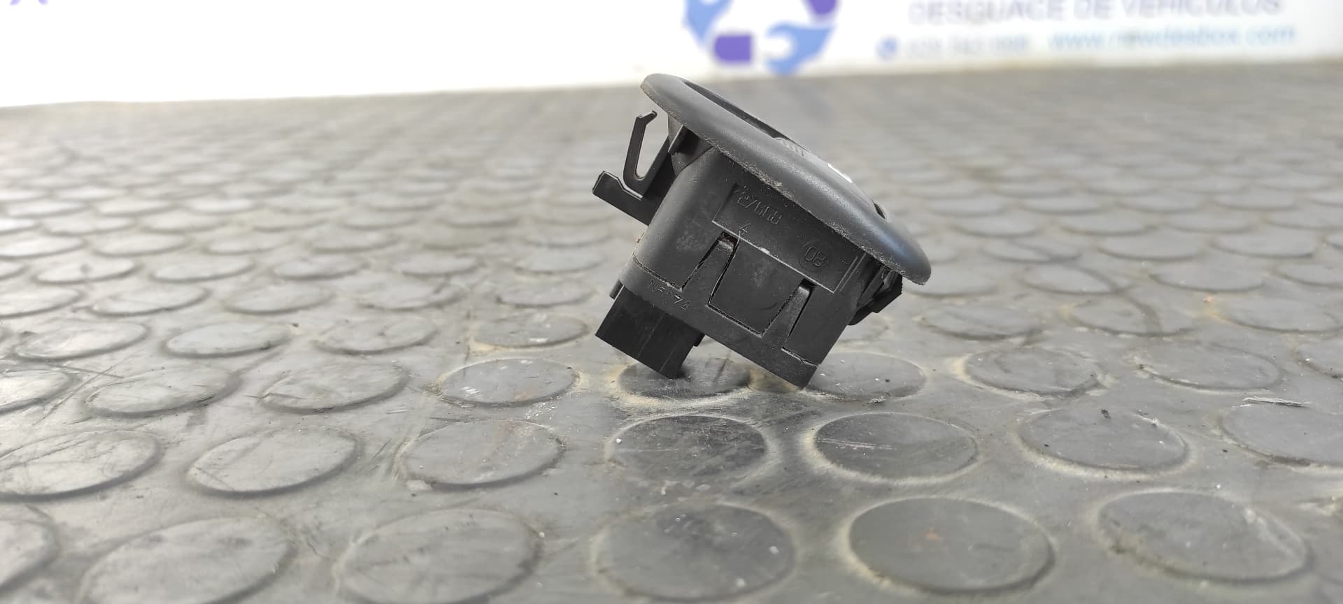 Recambio de MANDO ELEVALUNAS DELANTERO DERECHO para CITROEN C2 by Loeb NFU referencia OEM IAM 96401469XT   - PLATA 2