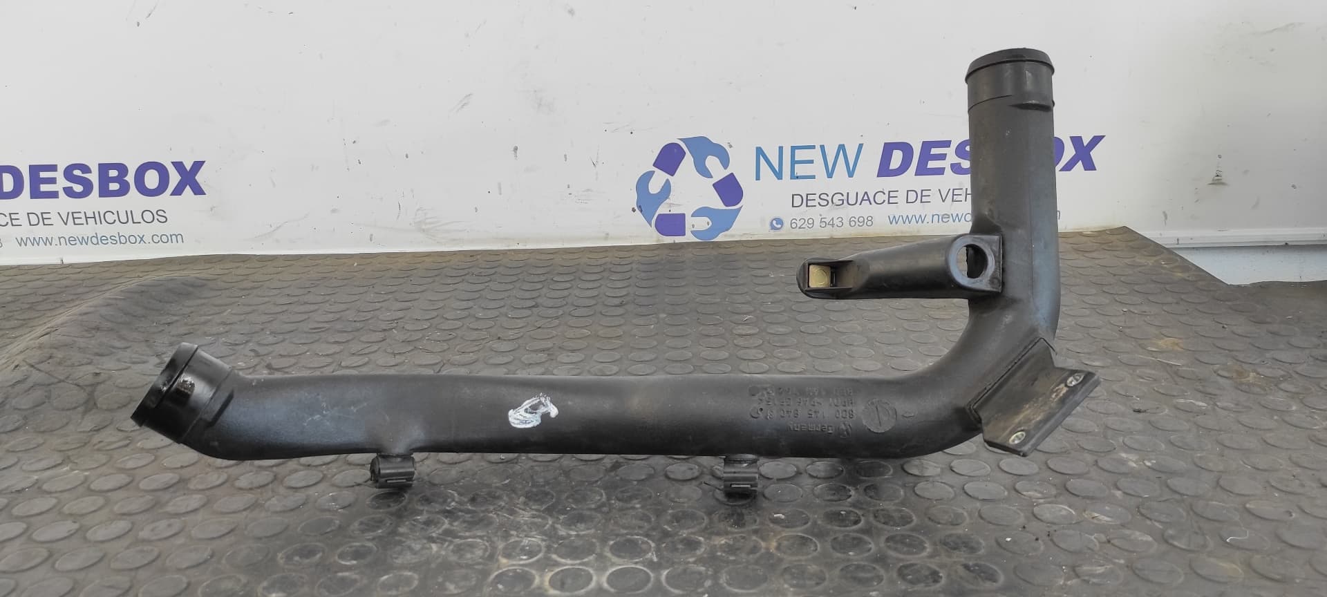 Recambio de TUBO para VOLKSWAGEN PASSAT BERLINA (3B3) Comfortline AVB referencia OEM IAM 8D0145840S   - BLANCO