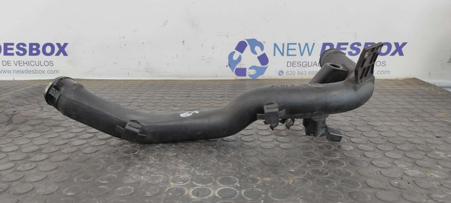Recambio de TUBO para VOLKSWAGEN PASSAT BERLINA (3B3) Comfortline AVB referencia OEM IAM 8D0145840S   - BLANCO 3