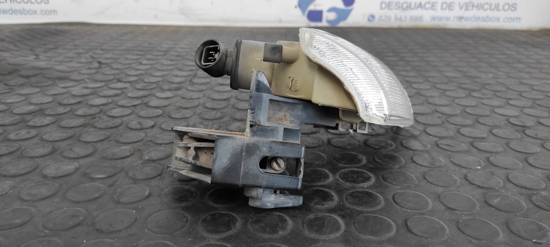 Recambio de PILOTO DELANTERO IZQUIERDO para PEUGEOT 205 BERLINA XAD / XAD Multi 1G1E referencia OEM IAM 085501506   - BLANCO 8