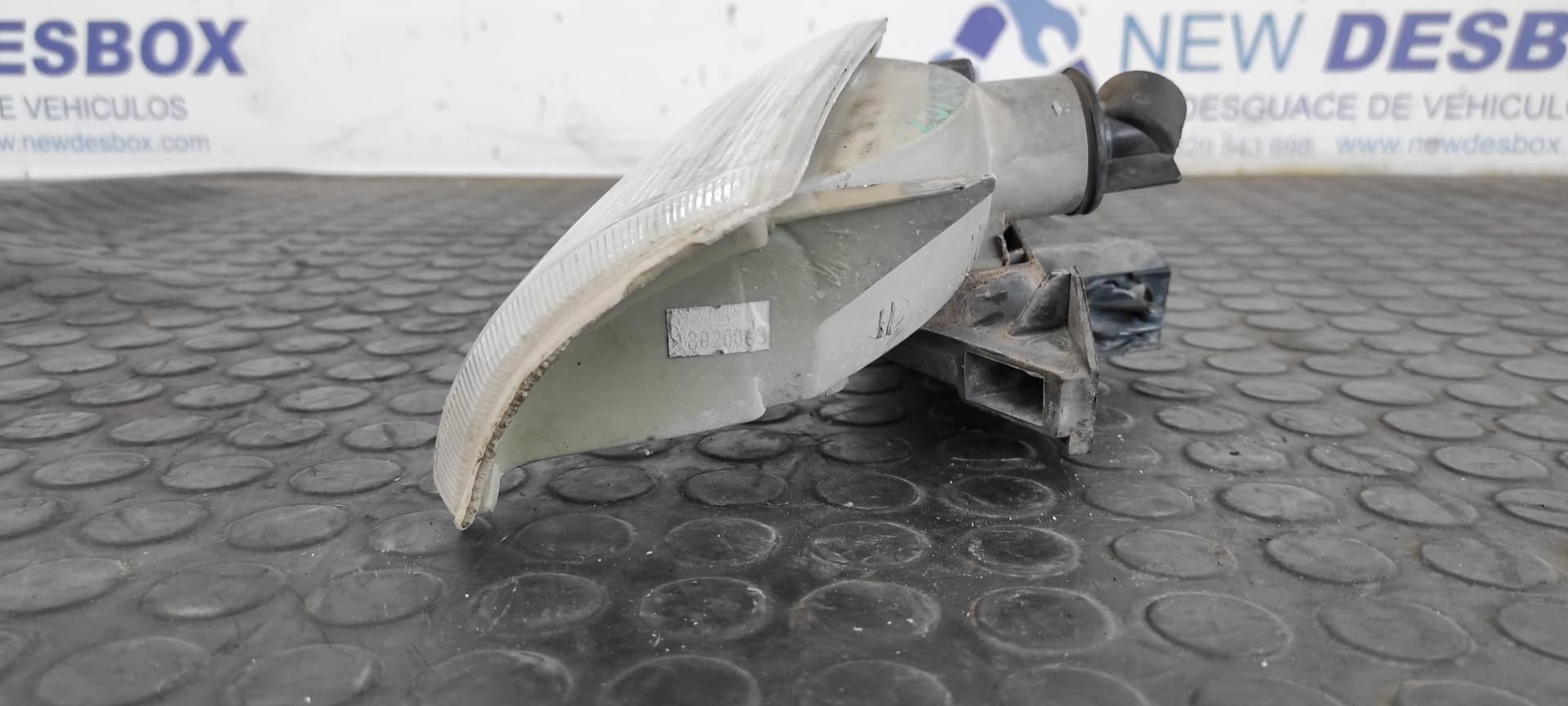 Recambio de PILOTO DELANTERO IZQUIERDO para PEUGEOT 205 BERLINA XAD / XAD Multi 1G1E referencia OEM IAM 085501506   - BLANCO 7