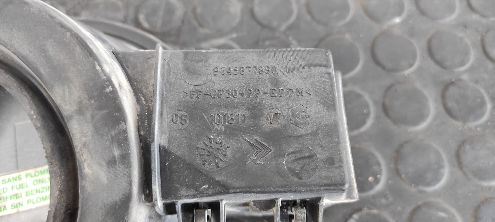 Recambio de TAPA EXTERIOR COMBUSTIBLE para CITROEN C2 by Loeb NFU referencia OEM IAM 9640039180   - PLATA 5