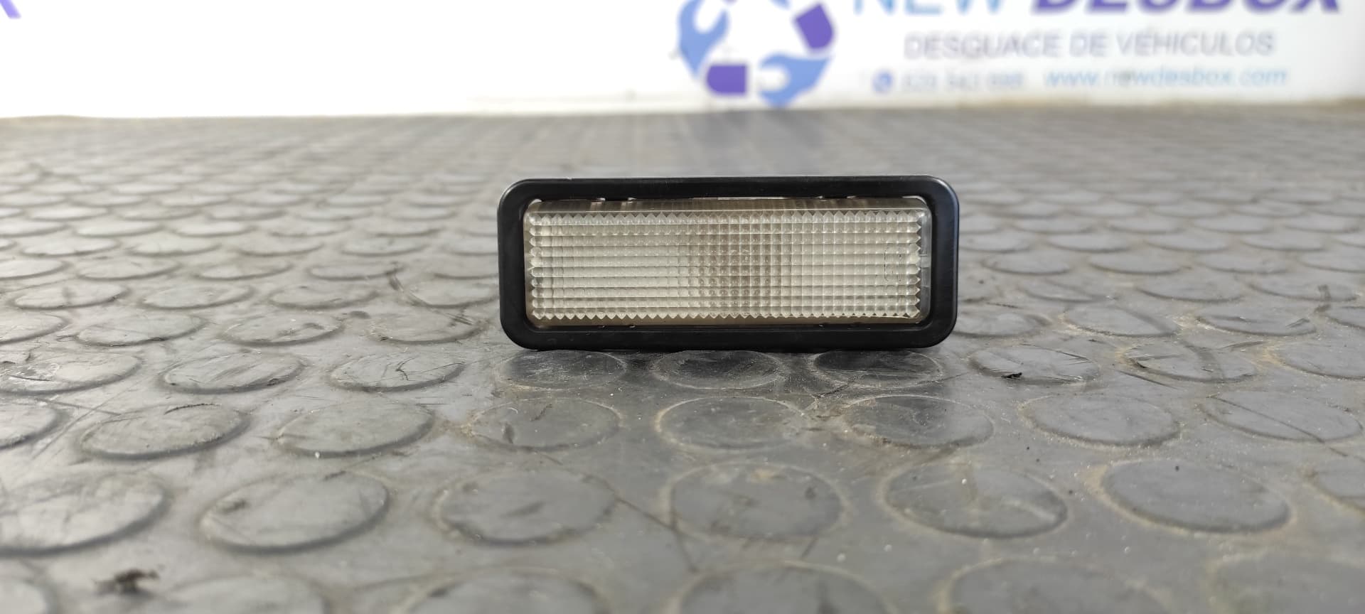 Recambio de LUZ INTERIOR para PEUGEOT 205 BERLINA XAD / XAD Multi 1G1E referencia OEM IAM    - BLANCO