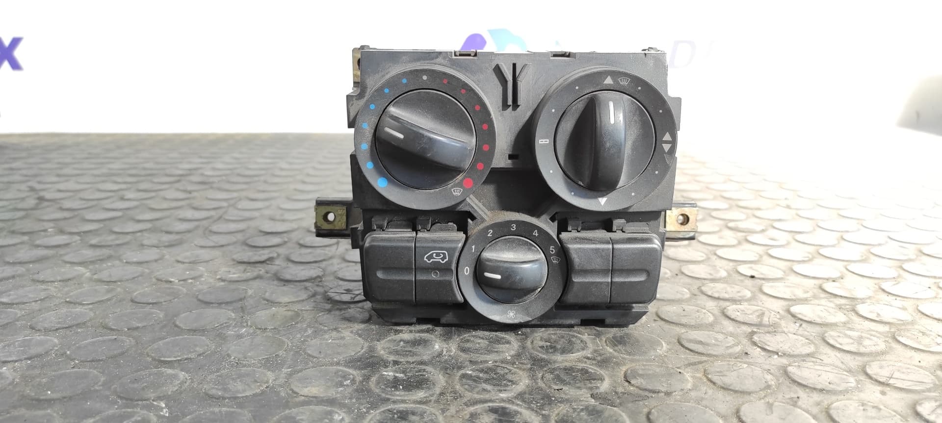 Recambio de MANDO CALEFACCION / AIRE ACONDICIONADO para MERCEDES-BENZ VITO CAJA CERRADA 6.03 -> 109  CDI  Compacto  (639.601) 646983 referencia OEM IAM A6398301185KZ   - BLANCO