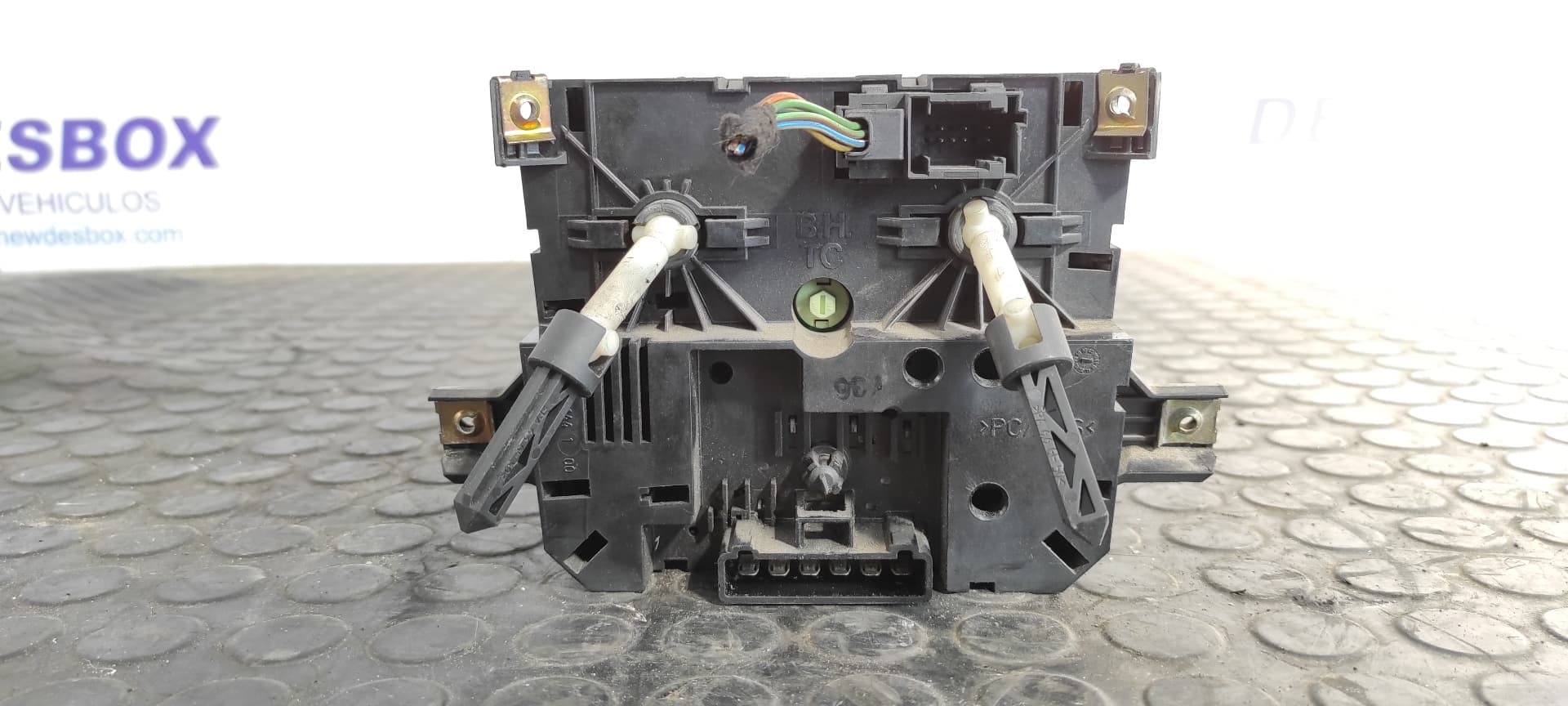 Recambio de MANDO CALEFACCION / AIRE ACONDICIONADO para MERCEDES-BENZ VITO CAJA CERRADA 6.03 -> 109  CDI  Compacto  (639.601) 646983 referencia OEM IAM A6398301185KZ   - BLANCO 5