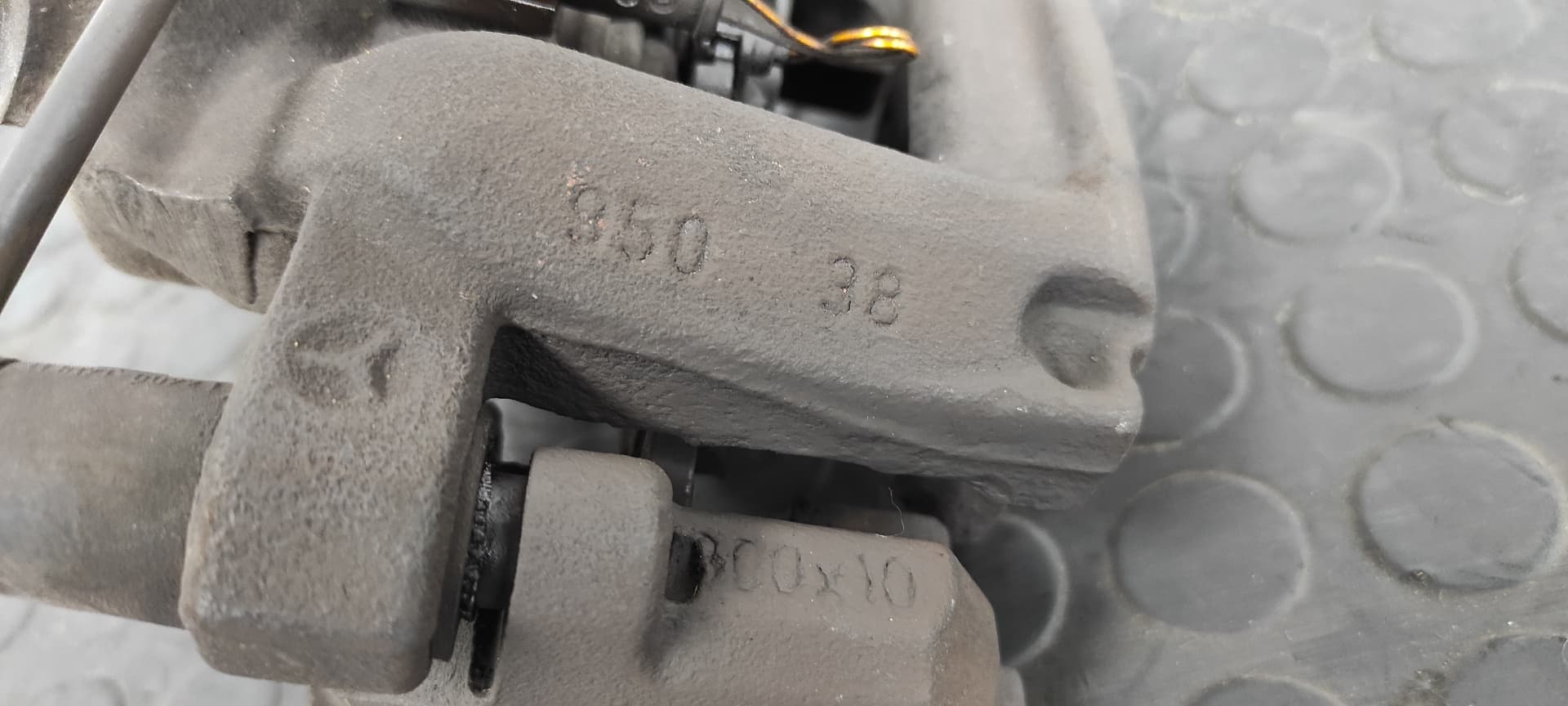 Recambio de PINZA DE FRENO TRASERA IZQUIERDA para MERCEDES-BENZ CLASE C (W204) BERLINA 2.2 CDI CAT OM646811 referencia OEM IAM 950 38 K004   - BLANCO 8