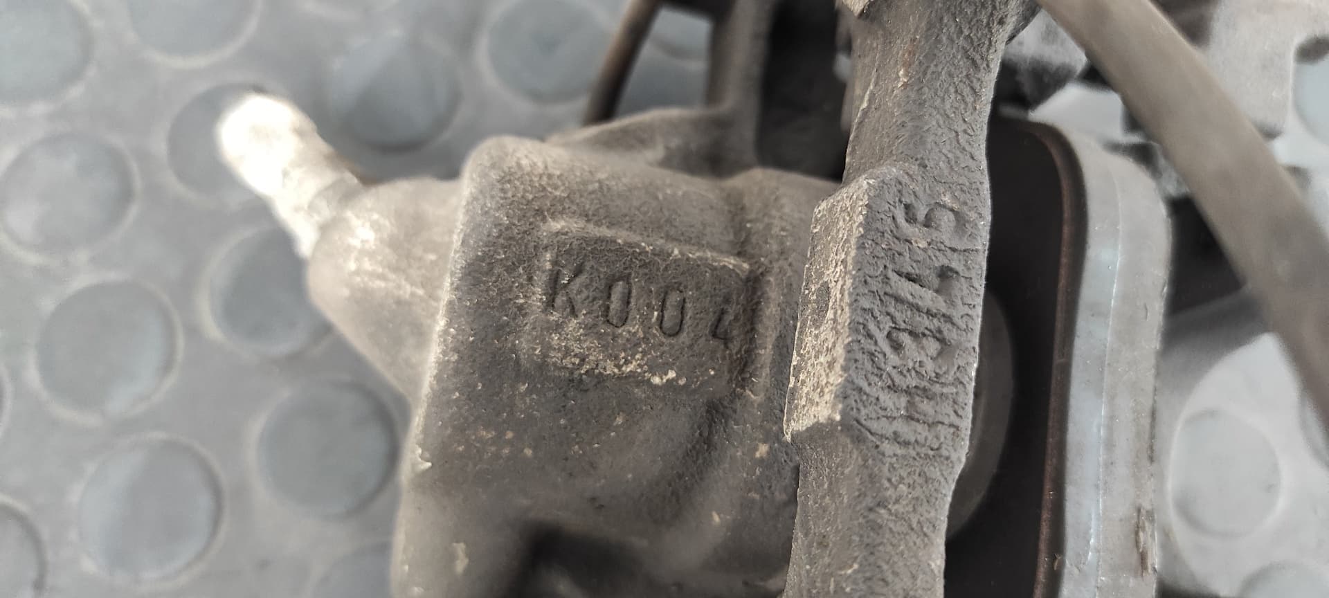 Recambio de PINZA DE FRENO TRASERA IZQUIERDA para MERCEDES-BENZ CLASE C (W204) BERLINA 2.2 CDI CAT OM646811 referencia OEM IAM 950 38 K004   - BLANCO 6