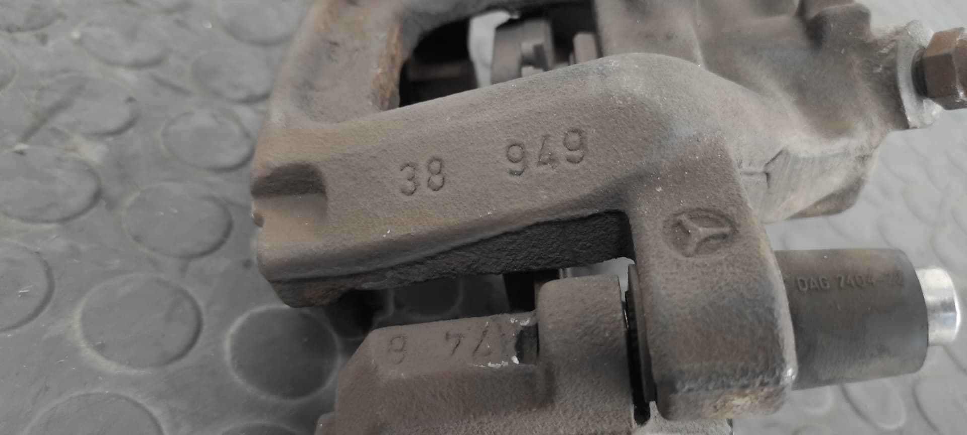 Recambio de PINZA DE FRENO TRASERA DERECHA para MERCEDES-BENZ CLASE C (W204) BERLINA 2.2 CDI CAT OM646811 referencia OEM IAM 38 949 H337   - BLANCO 4