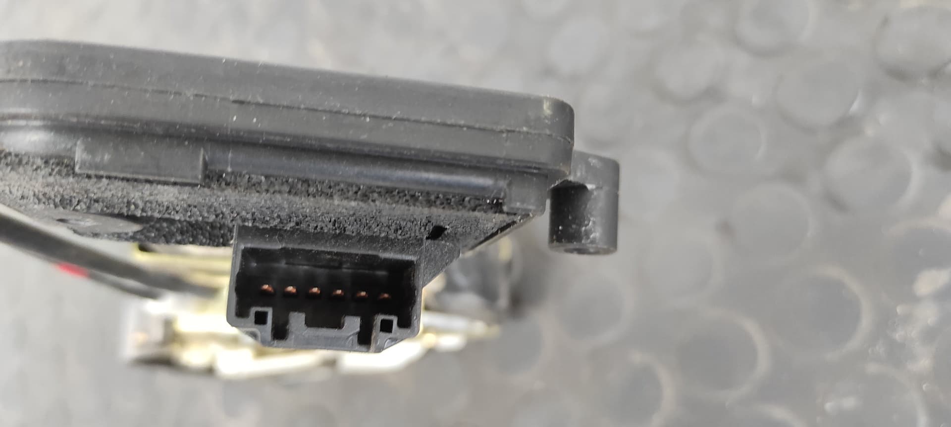 Recambio de CERRADURA PUERTA TRASERA IZQUIERDA para MAZDA 6 BERLINA (GG) 2.0 CRTD 136 Active (4-ptas.) RF5C referencia OEM IAM GJ6A   - AZUL 2