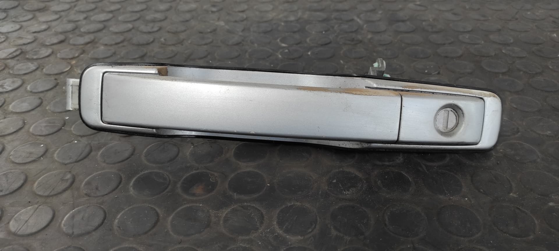 Recambio de MANETA DELANTERA IZQUIERDA para SSANGYONG REXTON 2.9 TD GLS D/662LA referencia OEM IAM 7245008012ABS   - PLATA