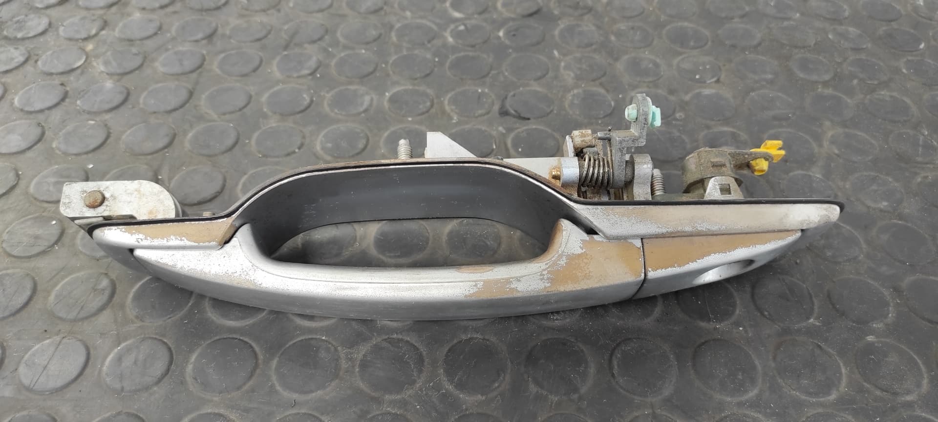 Recambio de MANETA DELANTERA IZQUIERDA para SSANGYONG REXTON 2.9 TD GLS D/662LA referencia OEM IAM 7245008012ABS   - PLATA 2