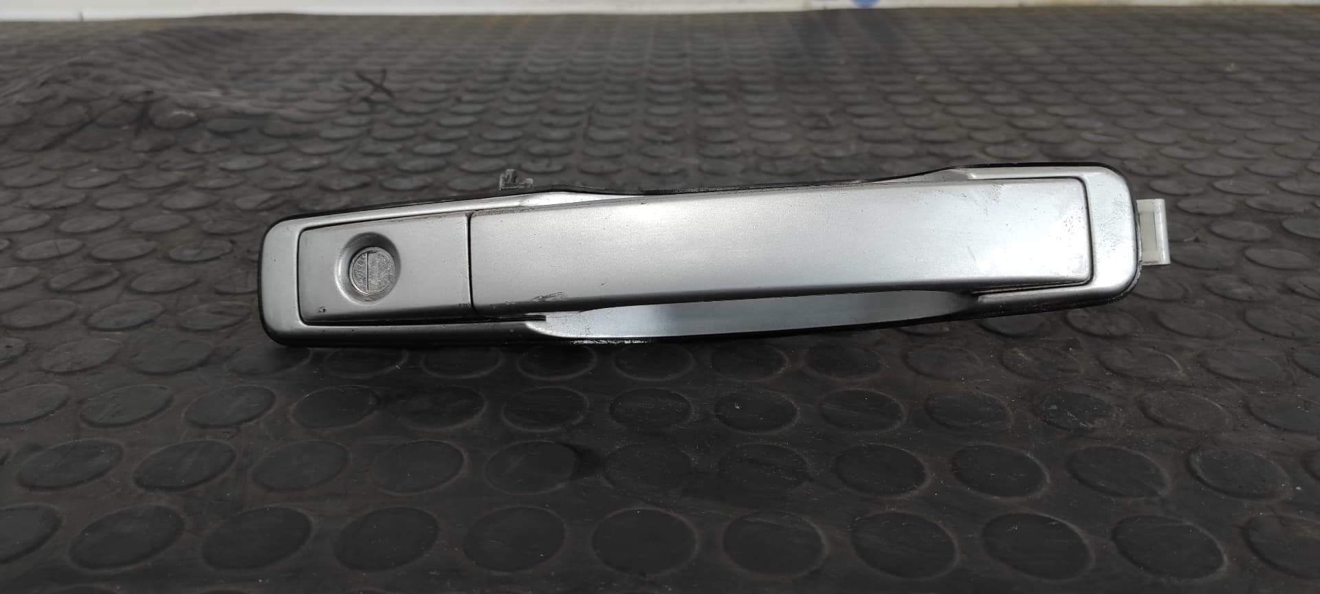 Recambio de MANETA DELANTERA DERECHA para SSANGYONG REXTON 2.9 TD GLS D/662LA referencia OEM IAM 7246008012SAF   - PLATA