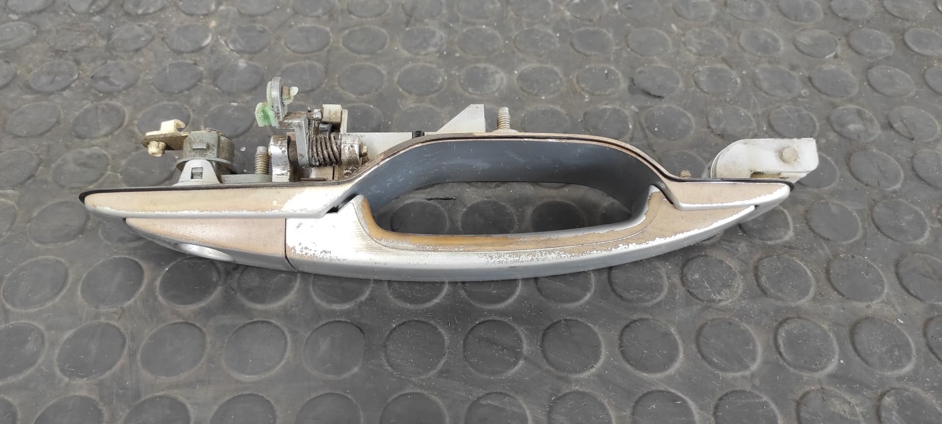 Recambio de MANETA DELANTERA DERECHA para SSANGYONG REXTON 2.9 TD GLS D/662LA referencia OEM IAM 7246008012SAF   - PLATA 2