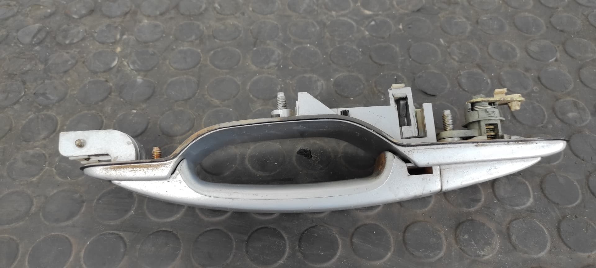 Recambio de MANETA DELANTERA DERECHA para SSANGYONG REXTON 2.9 TD GLS D/662LA referencia OEM IAM 7246008012SAF   - PLATA 4