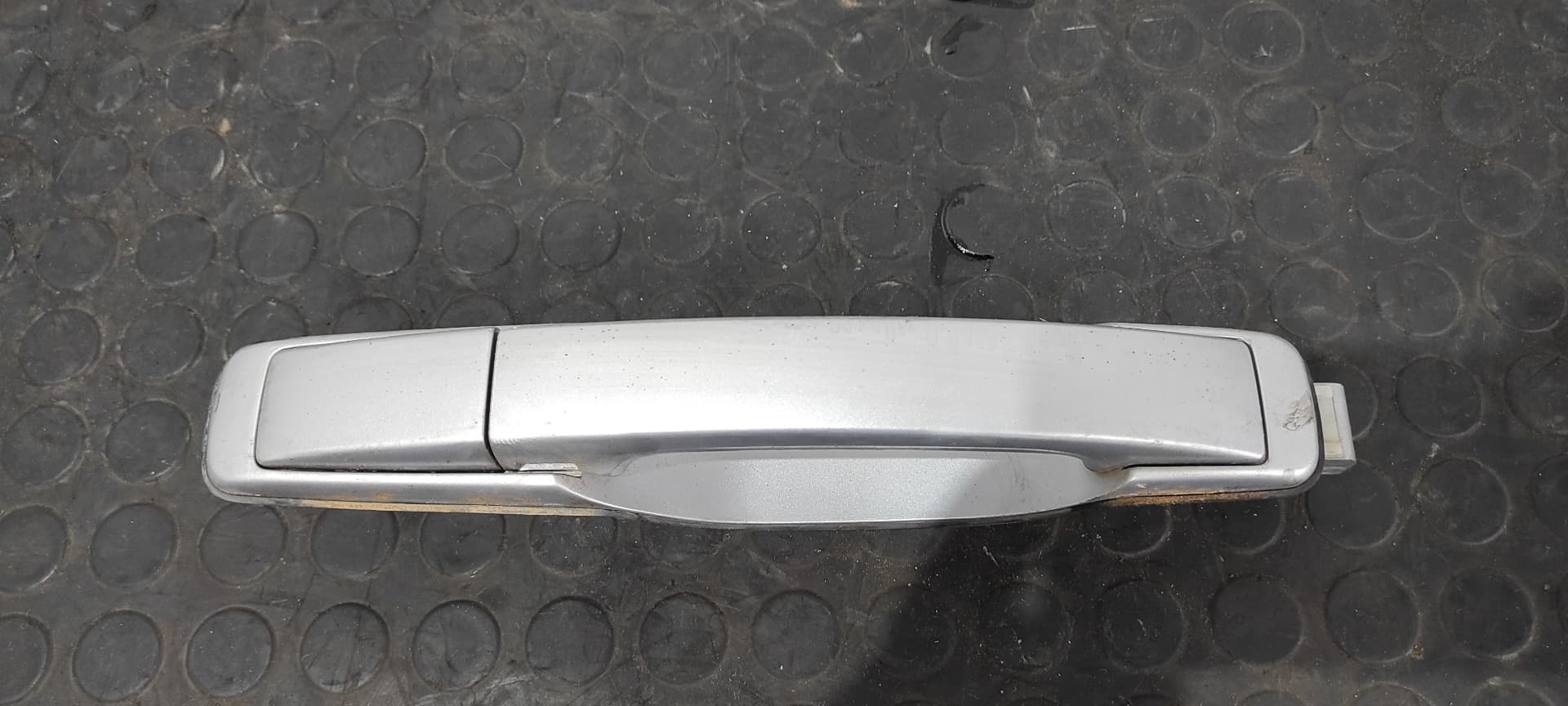 Recambio de MANETA TRASERA DERECHA para SSANGYONG REXTON 2.9 TD GLS D/662LA referencia OEM IAM 7346008012LAK   - PLATA