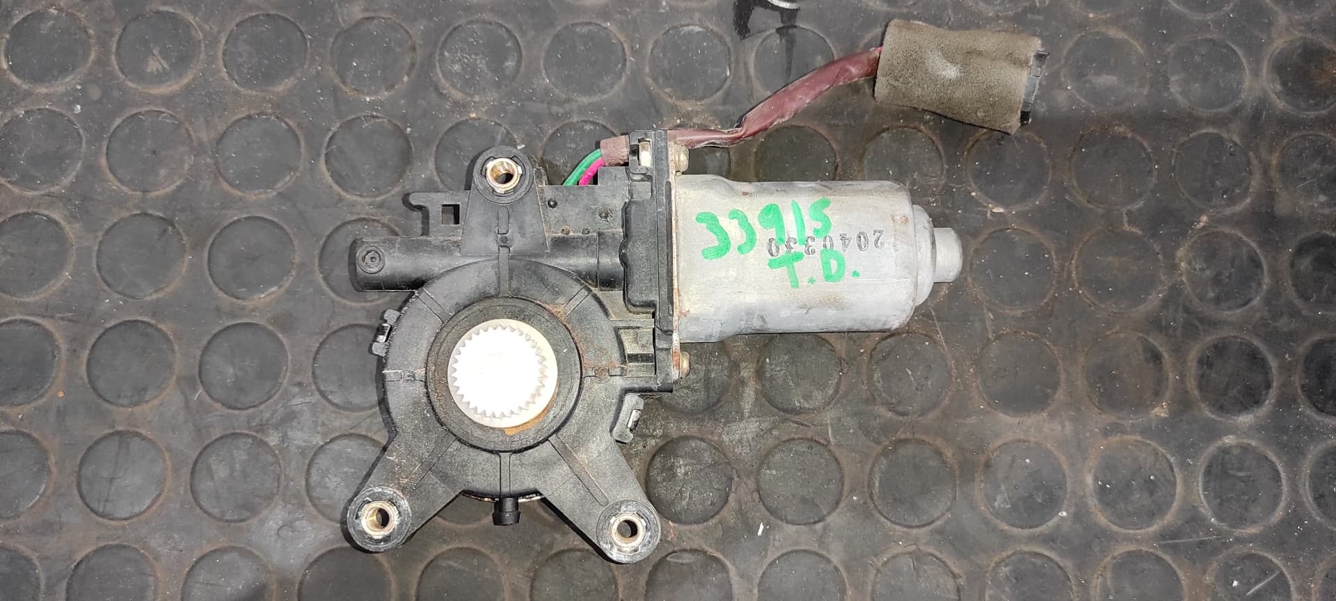 Recambio de MOTOR ELEVALUNAS TRASERO DERECHO para SSANGYONG REXTON 2.9 TD GLS D/662LA referencia OEM IAM 8810008011   - PLATA