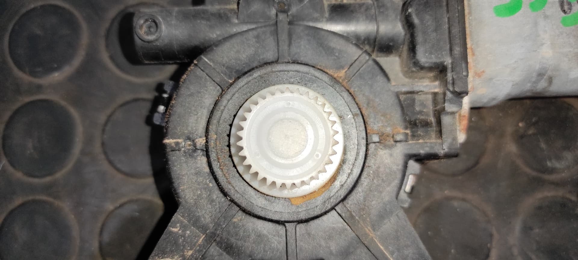 Recambio de MOTOR ELEVALUNAS TRASERO DERECHO para SSANGYONG REXTON 2.9 TD GLS D/662LA referencia OEM IAM 8810008011   - PLATA 3