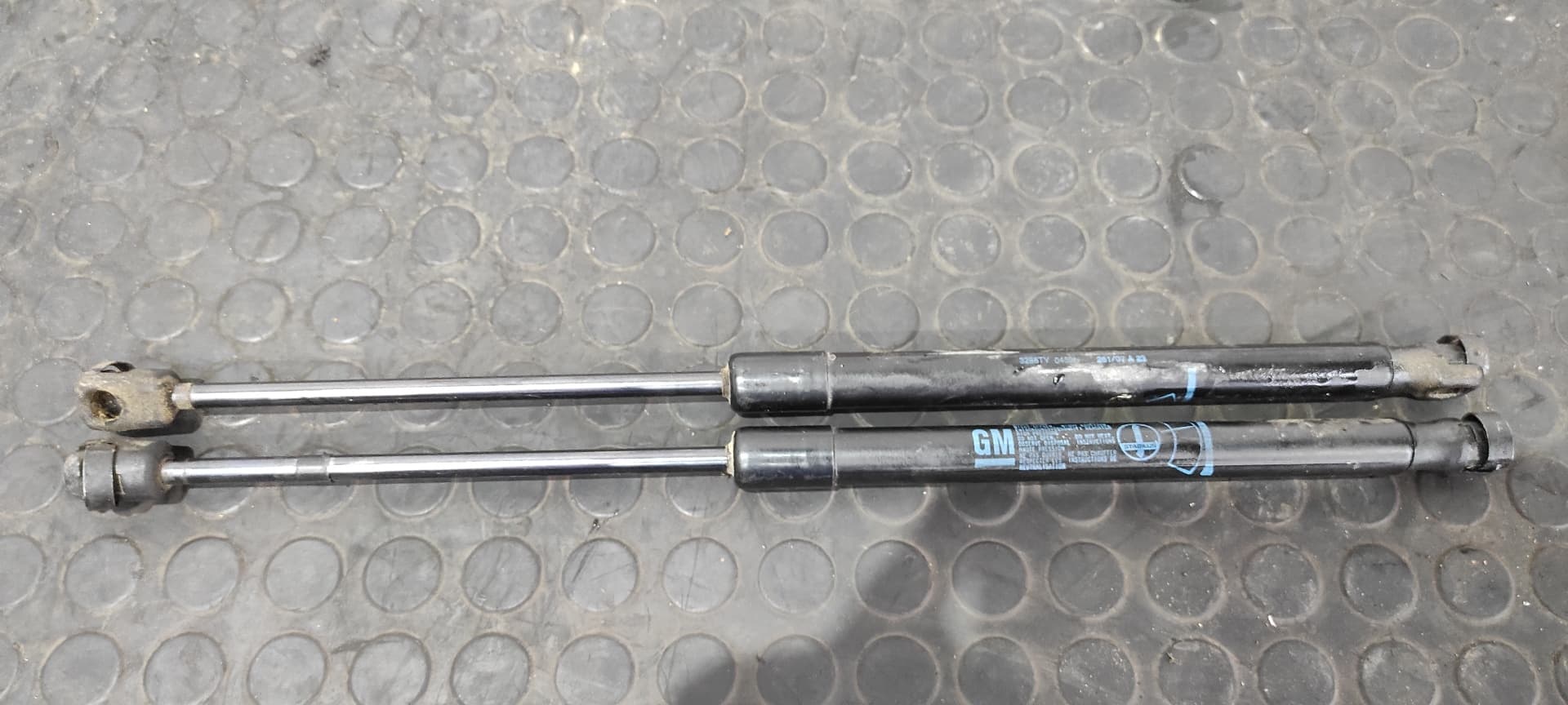 Recambio de AMORTIGUADORES MALETERO / PORTON para OPEL ASTRA H BERLINA 1.6 16V Z16XE1 referencia OEM IAM 24463829   - NEGRO