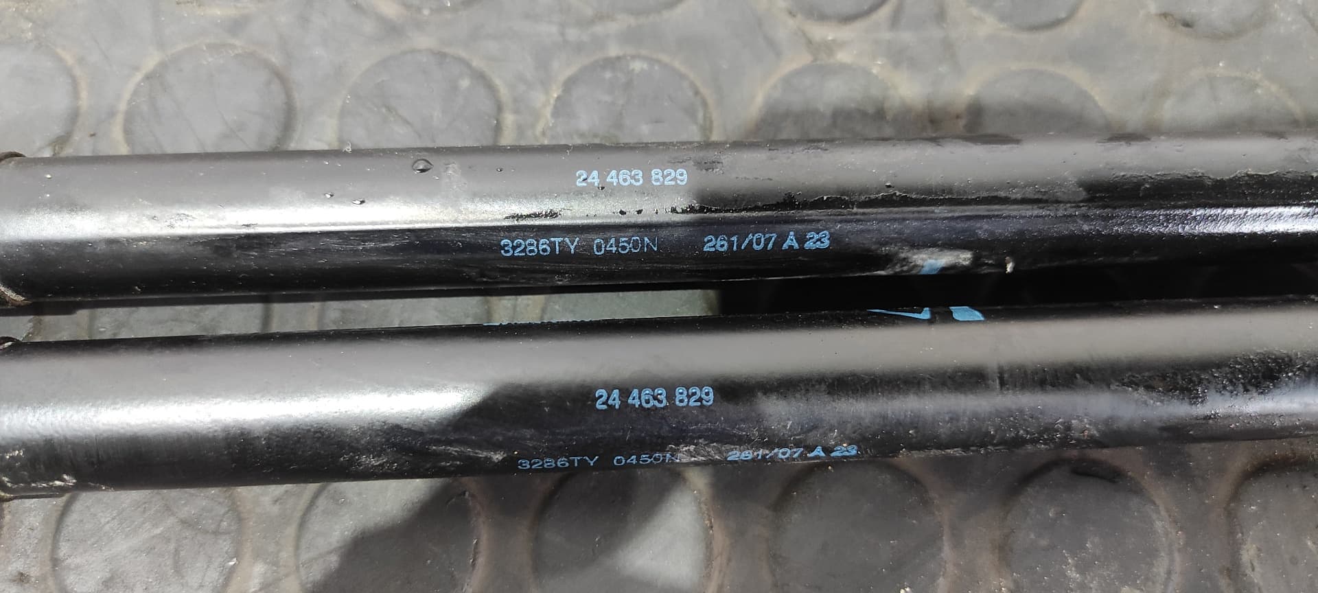 Recambio de AMORTIGUADORES MALETERO / PORTON para OPEL ASTRA H BERLINA 1.6 16V Z16XE1 referencia OEM IAM 24463829   - NEGRO 2