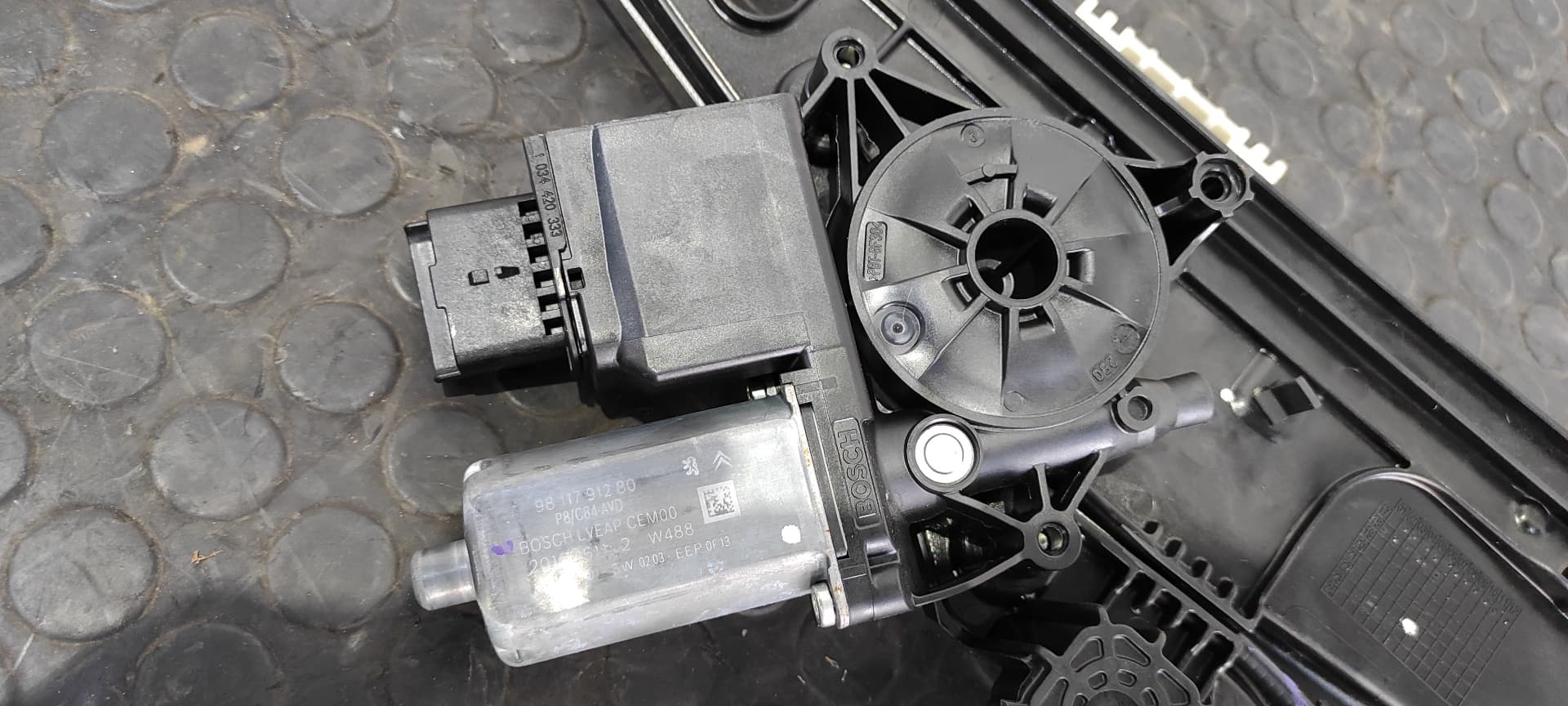 Recambio de ELEVALUNAS DELANTERO DERECHO para PEUGEOT 3008 YH01 referencia OEM IAM 9810488880   - NEGRO 7