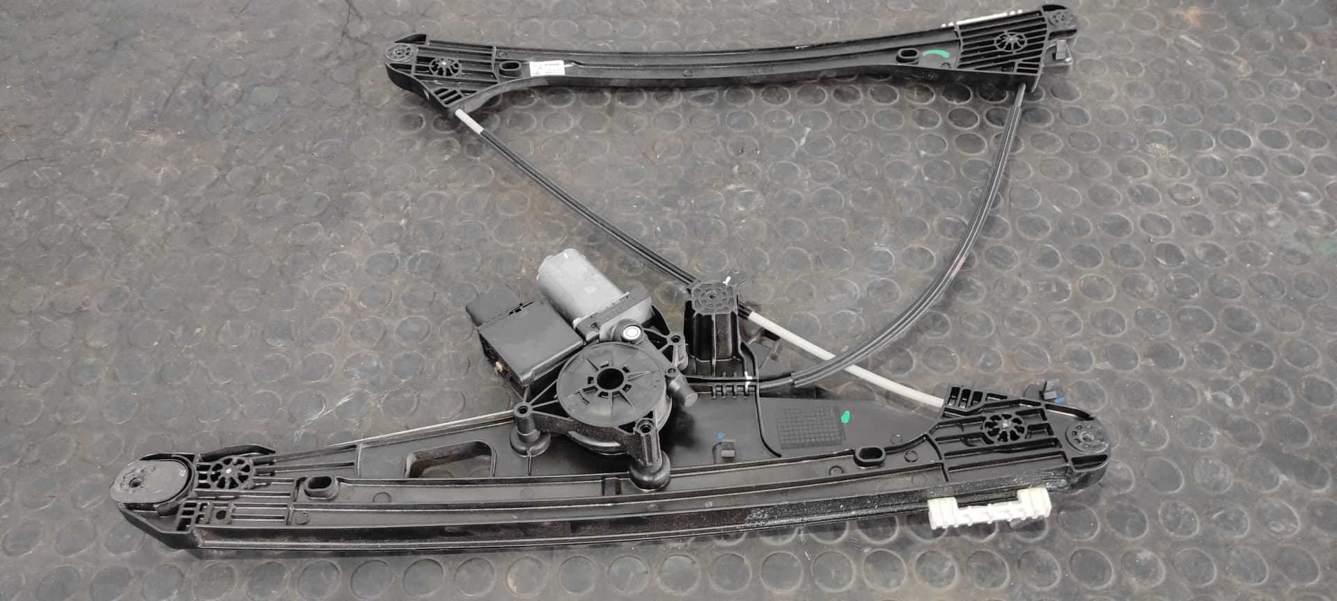 Recambio de ELEVALUNAS DELANTERO IZQUIERDO para PEUGEOT 3008 YH01 referencia OEM IAM 9810488980   - NEGRO 8