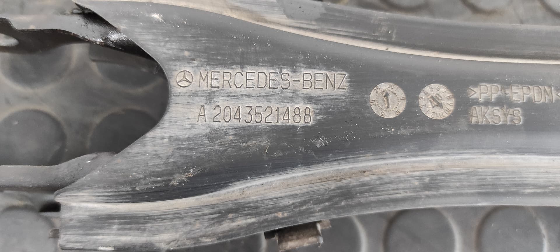 Recambio de BRAZO DERECHO INFERIOR TRASERO  para MERCEDES-BENZ CLASE C (W204) BERLINA 2.2 CDI CAT OM646811 referencia OEM IAM A2043521288   - BLANCO 3