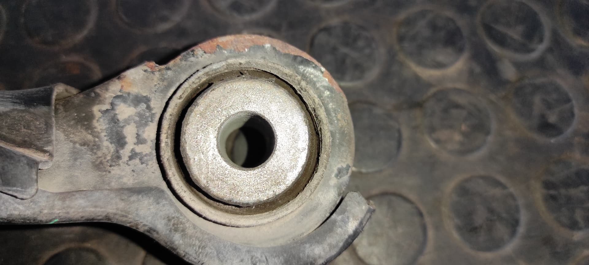 Recambio de BRAZO DERECHO INFERIOR TRASERO  para MERCEDES-BENZ CLASE C (W204) BERLINA 2.2 CDI CAT OM646811 referencia OEM IAM A2043521288   - BLANCO 2
