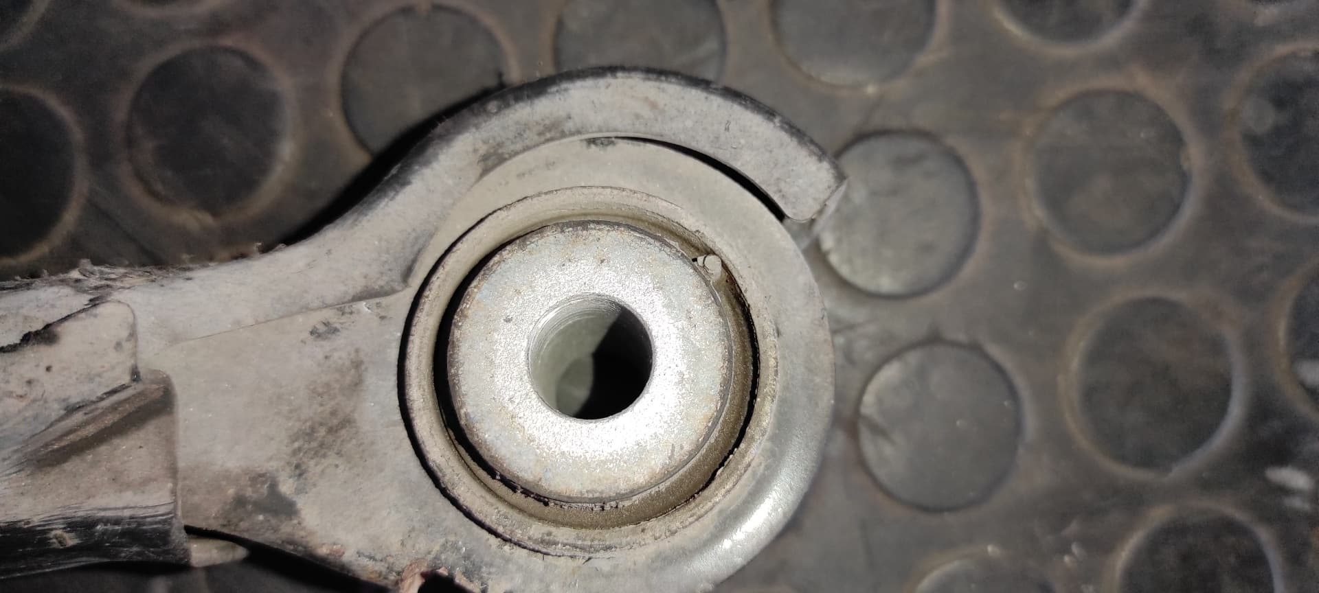 Recambio de BRAZO DERECHO INFERIOR TRASERO  para MERCEDES-BENZ CLASE C (W204) BERLINA 2.2 CDI CAT OM646811 referencia OEM IAM A2043521288   - BLANCO 7