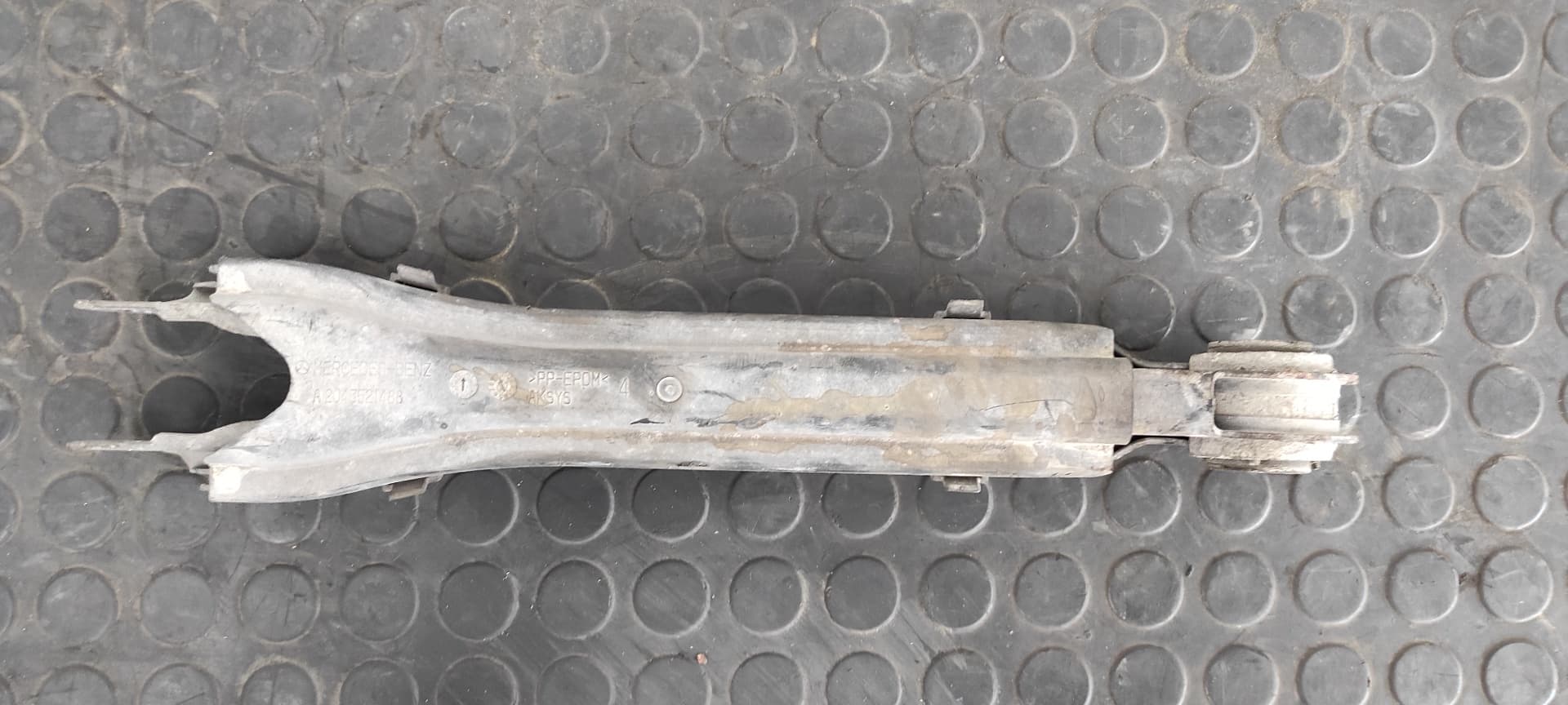 Recambio de BRAZO IZQUIERDO INFERIOR TRASERO para MERCEDES-BENZ CLASE C (W204) BERLINA 2.2 CDI CAT OM646811 referencia OEM IAM A2043521488   - BLANCO 6
