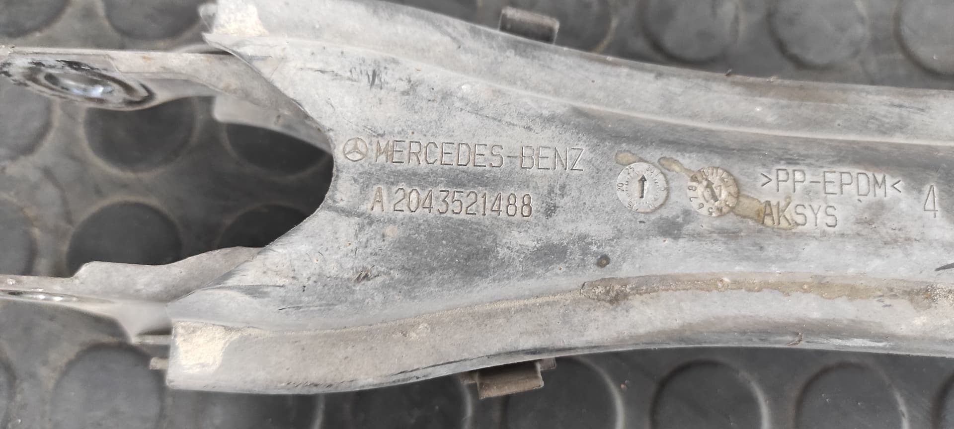 Recambio de BRAZO IZQUIERDO INFERIOR TRASERO para MERCEDES-BENZ CLASE C (W204) BERLINA 2.2 CDI CAT OM646811 referencia OEM IAM A2043521488   - BLANCO 4