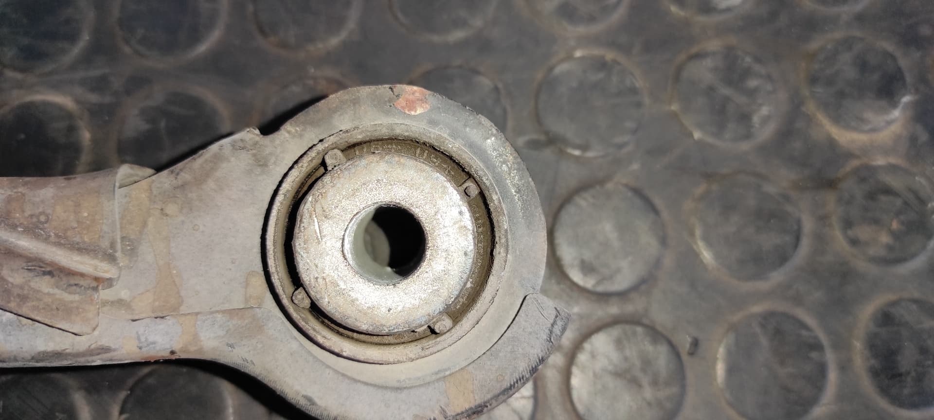 Recambio de BRAZO IZQUIERDO INFERIOR TRASERO para MERCEDES-BENZ CLASE C (W204) BERLINA 2.2 CDI CAT OM646811 referencia OEM IAM A2043521488   - BLANCO 3